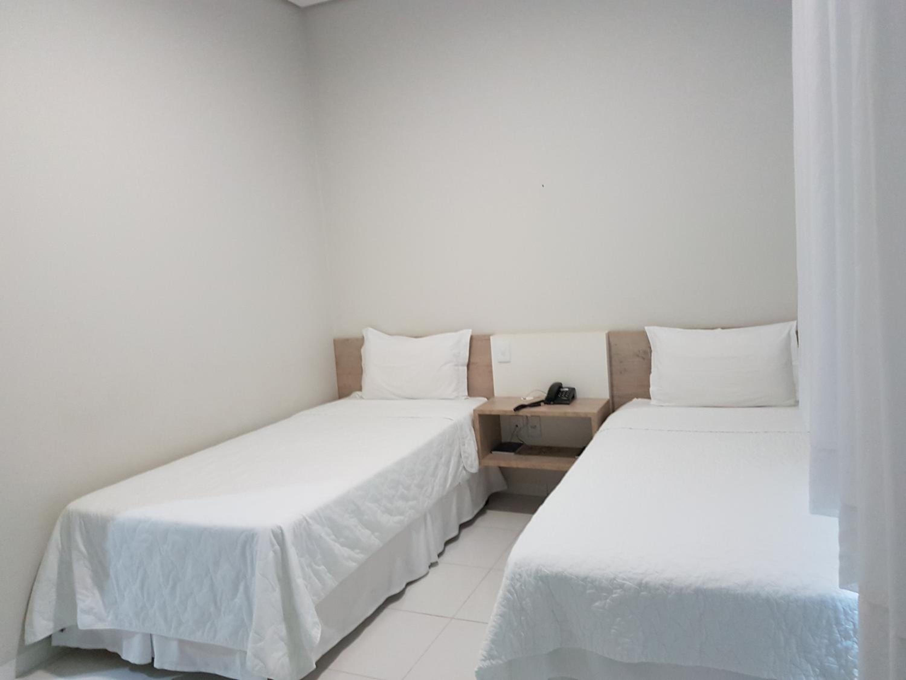 Standard Room with twin beds - Photo 3