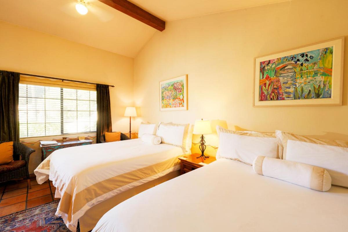 Queen Room with Two Queen Beds photo 2