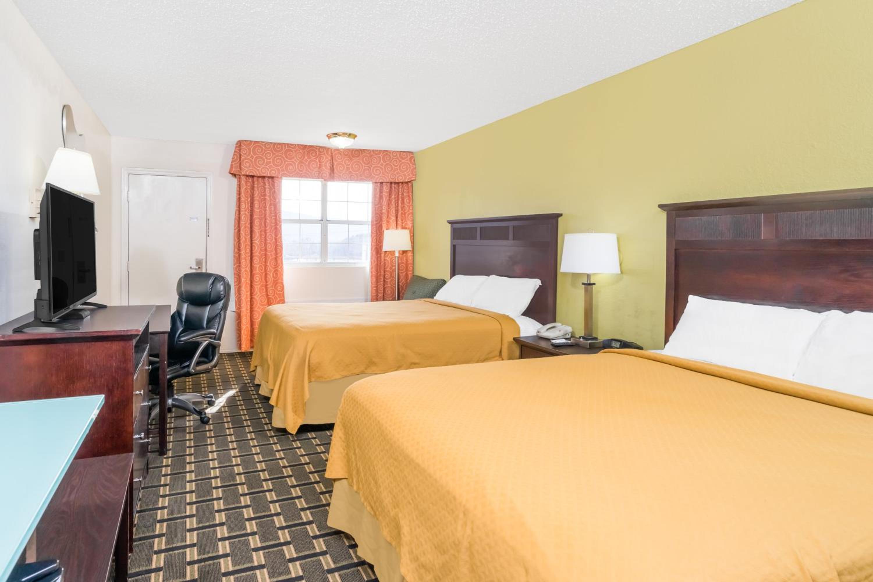 Double Room with Two Double Beds - Smoking
