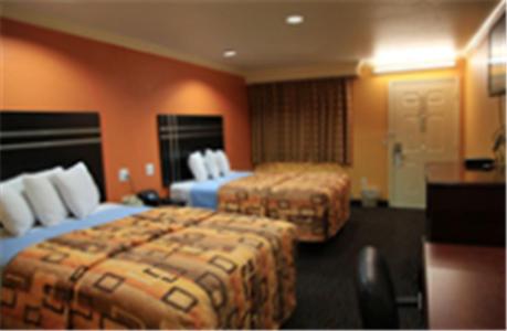 Queen Room with Two Queen Beds - Photo 1