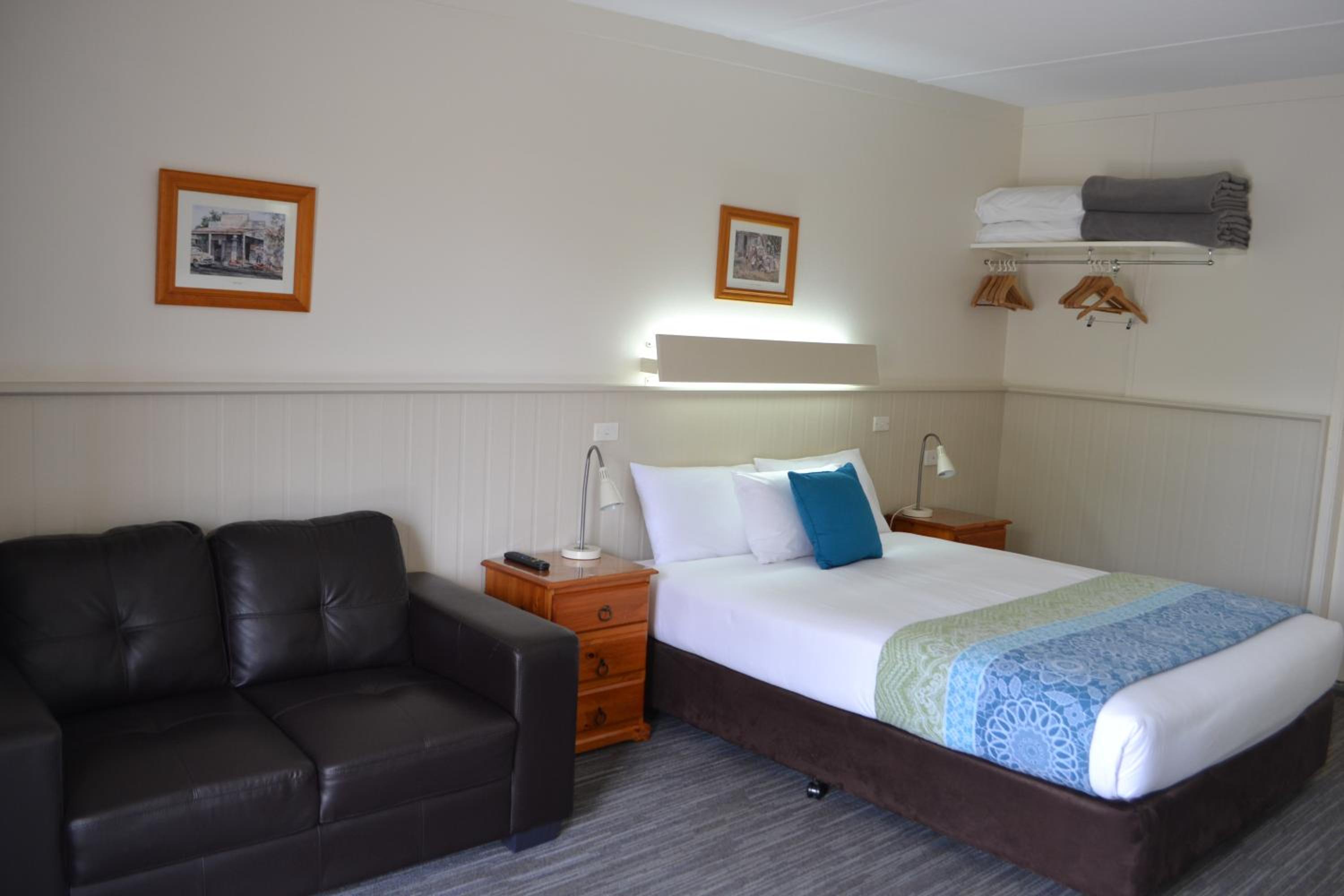 Queen Room photo 1