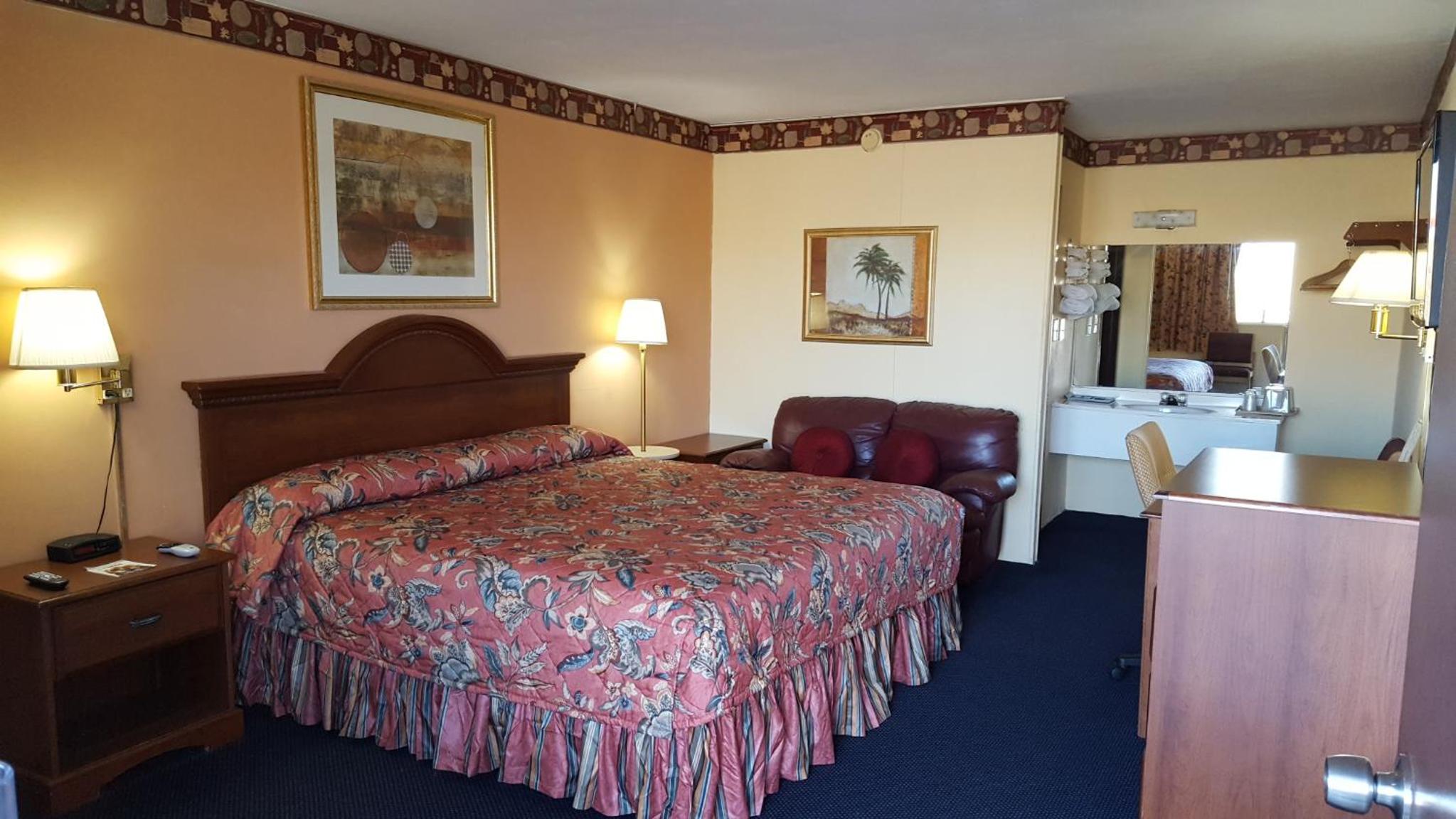 Standard King Room - Non-Smoking  - Photo 4