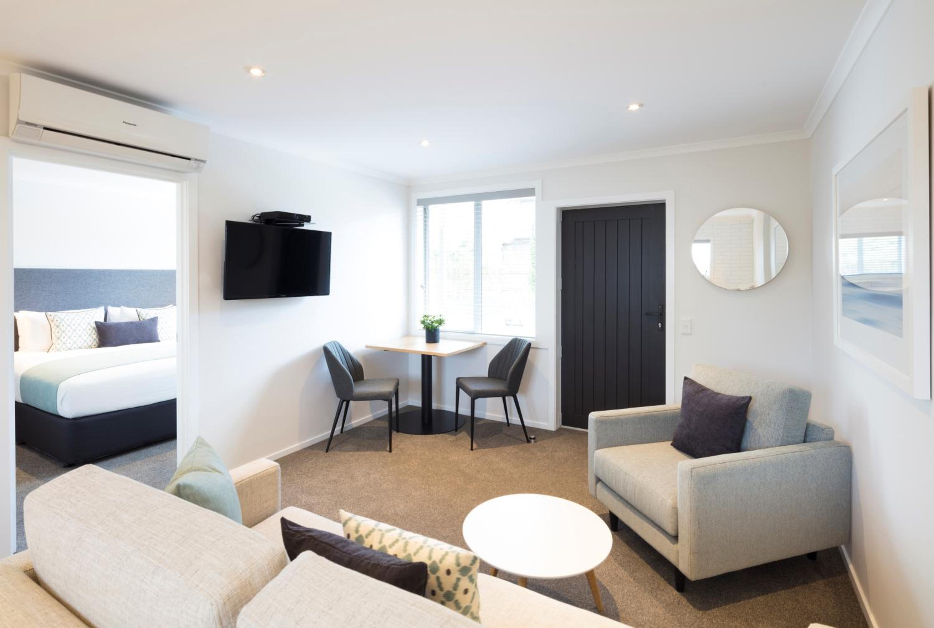 One-Bedroom Apartment - Photo 9