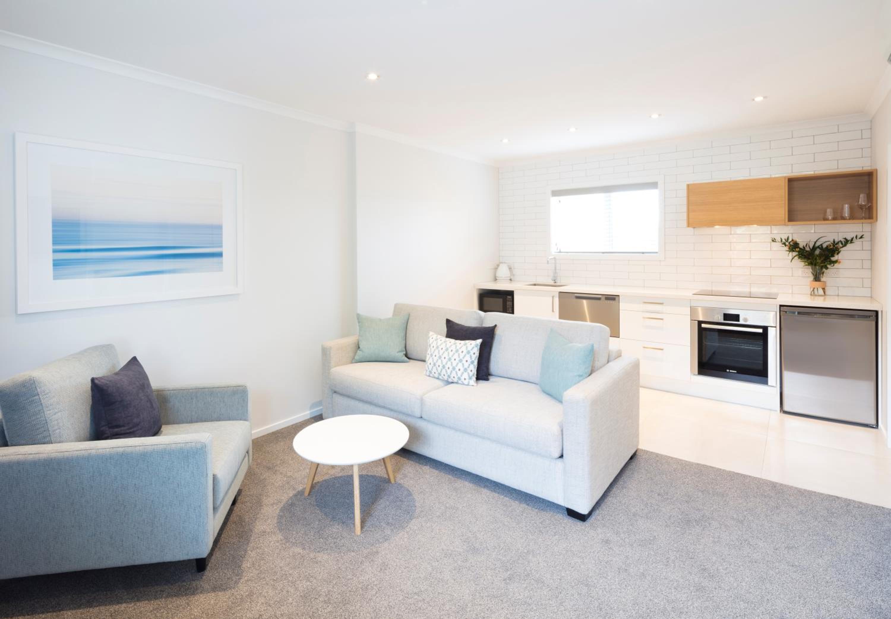 One-Bedroom Apartment - Photo 2
