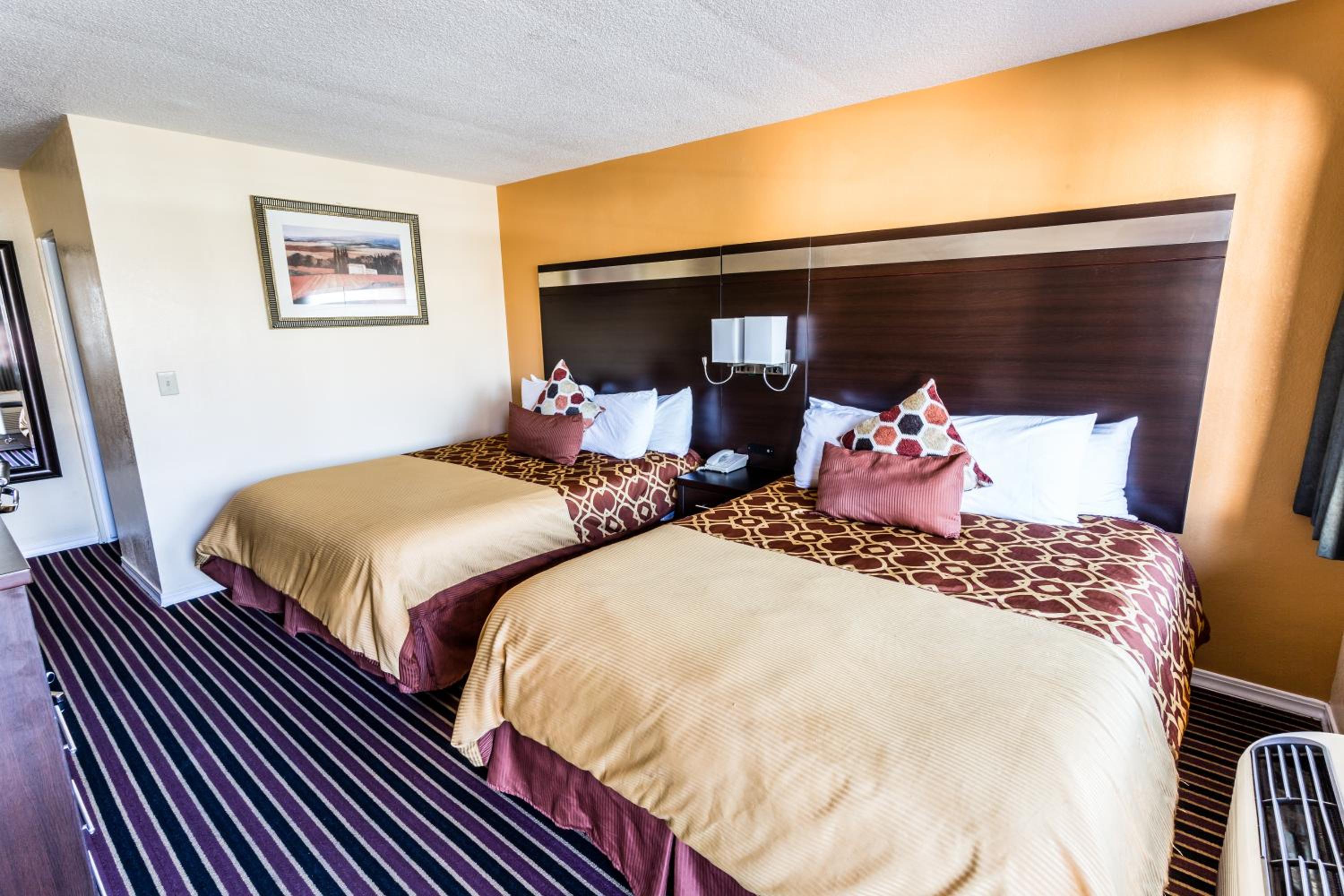 Queen Room with Two Queen Beds - Photo 1