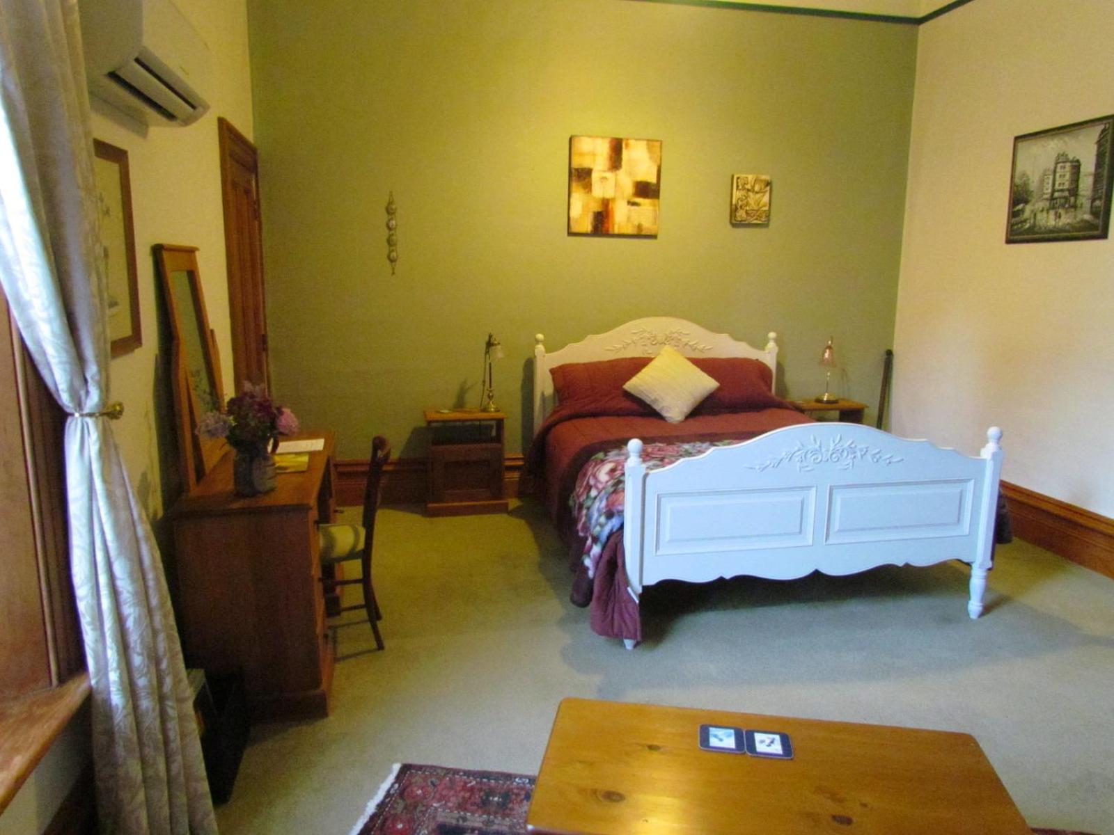 Queen Room photo 1