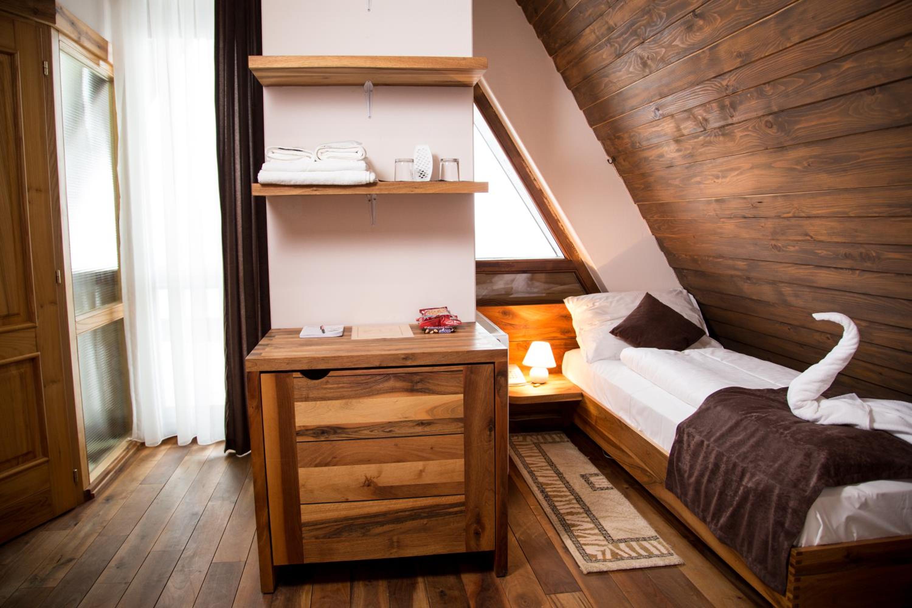 Deluxe Twin Room - Photo 3