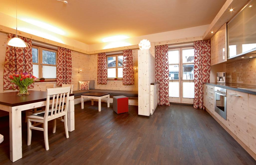 Three-Bedroom Apartment photo 2