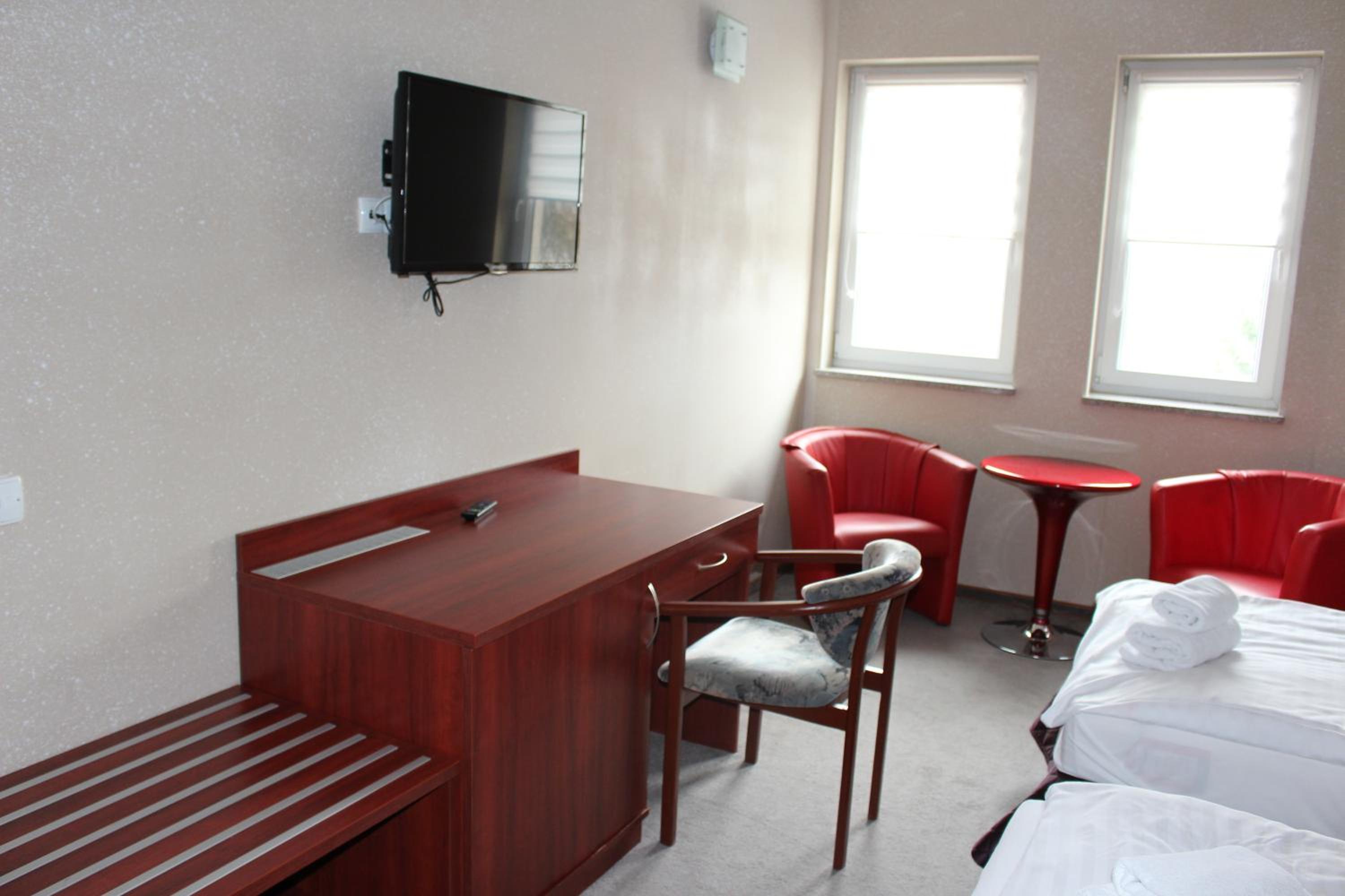 Twin Room - Photo 10