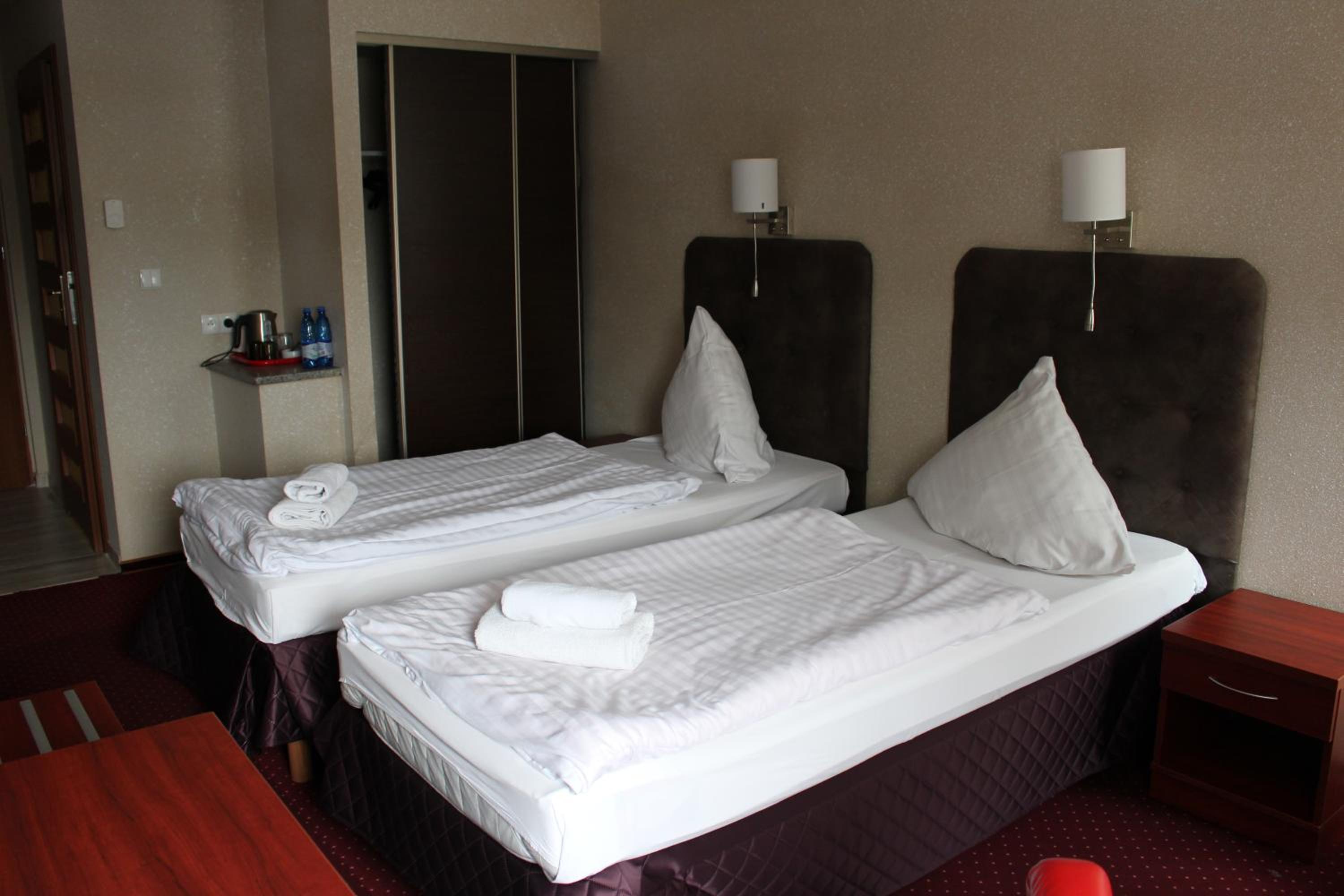Twin Room - Photo 1