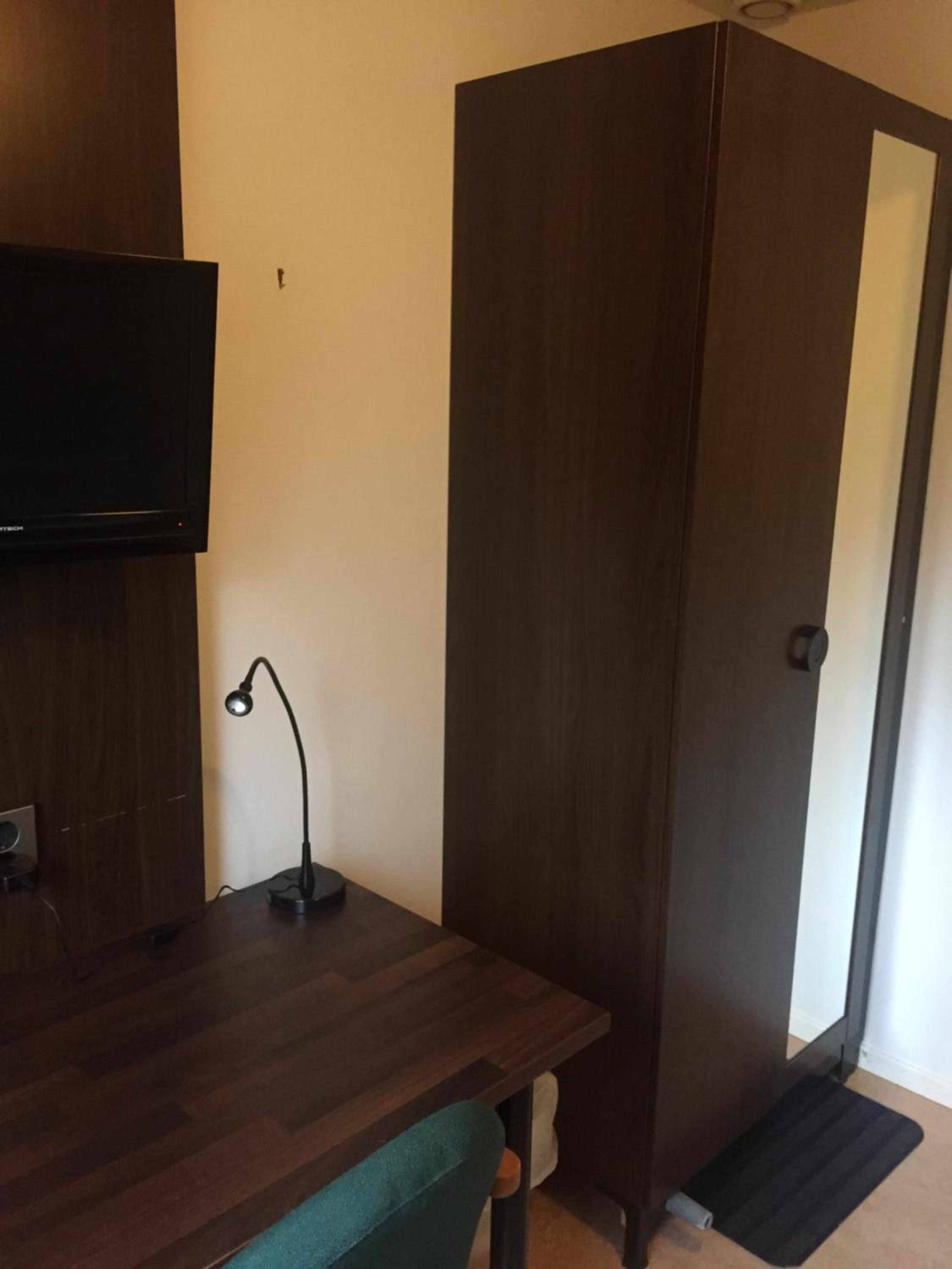 Standard Twin Room with Shared Bathroom photo 2