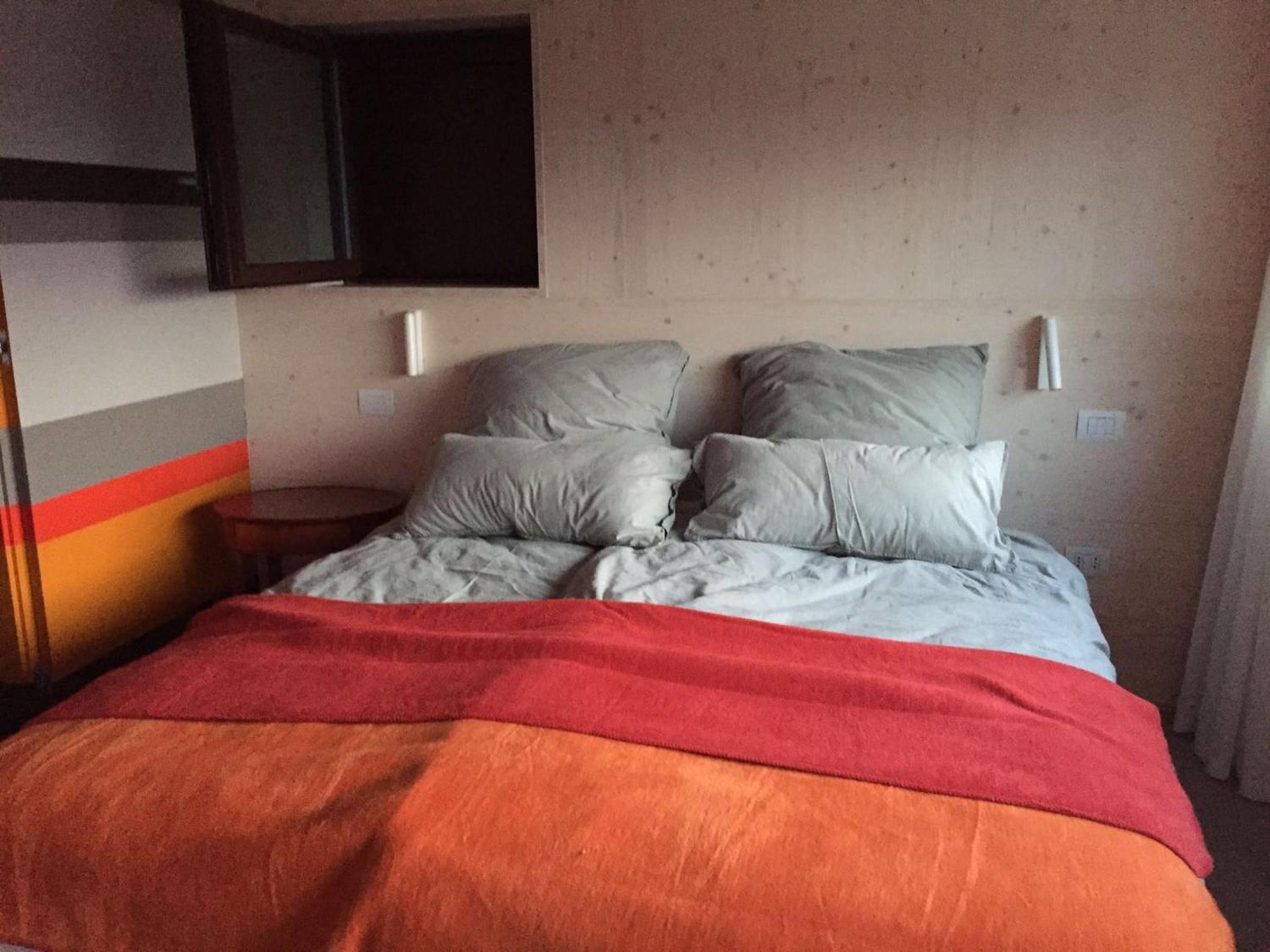 Deluxe Double Room (2 Adults + 1 Child)
