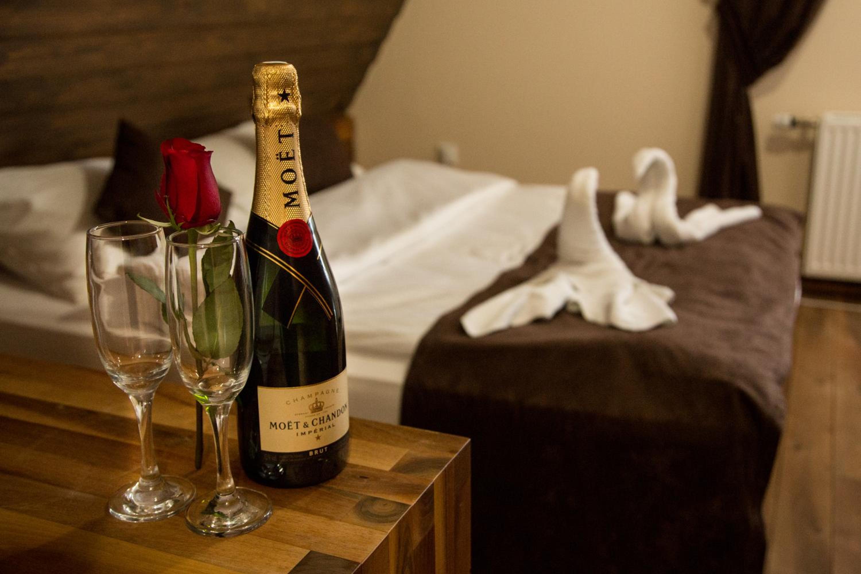 Deluxe Double Room with Balcony - Photo 7