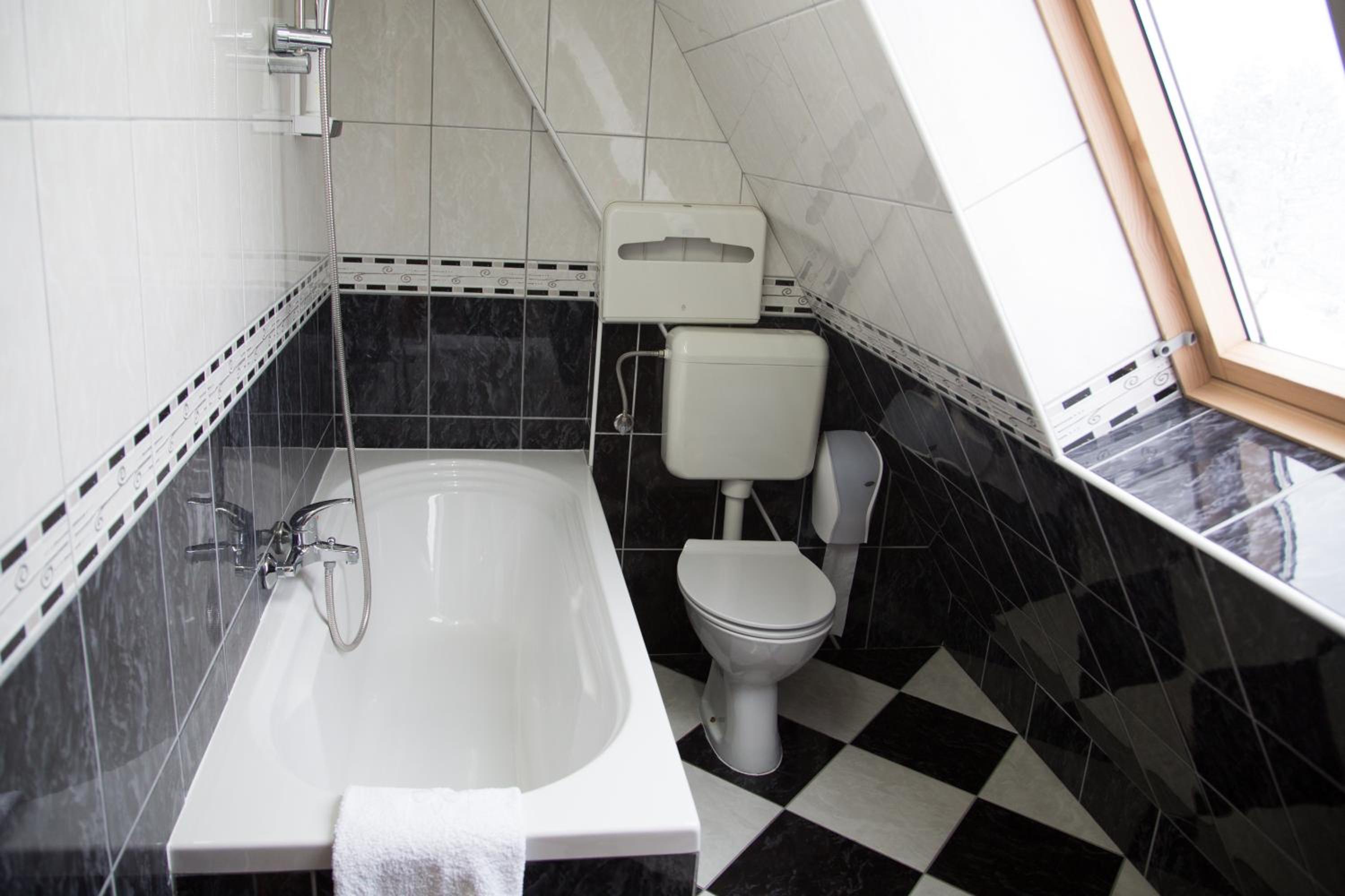 Deluxe Double Room with Balcony - Photo 8