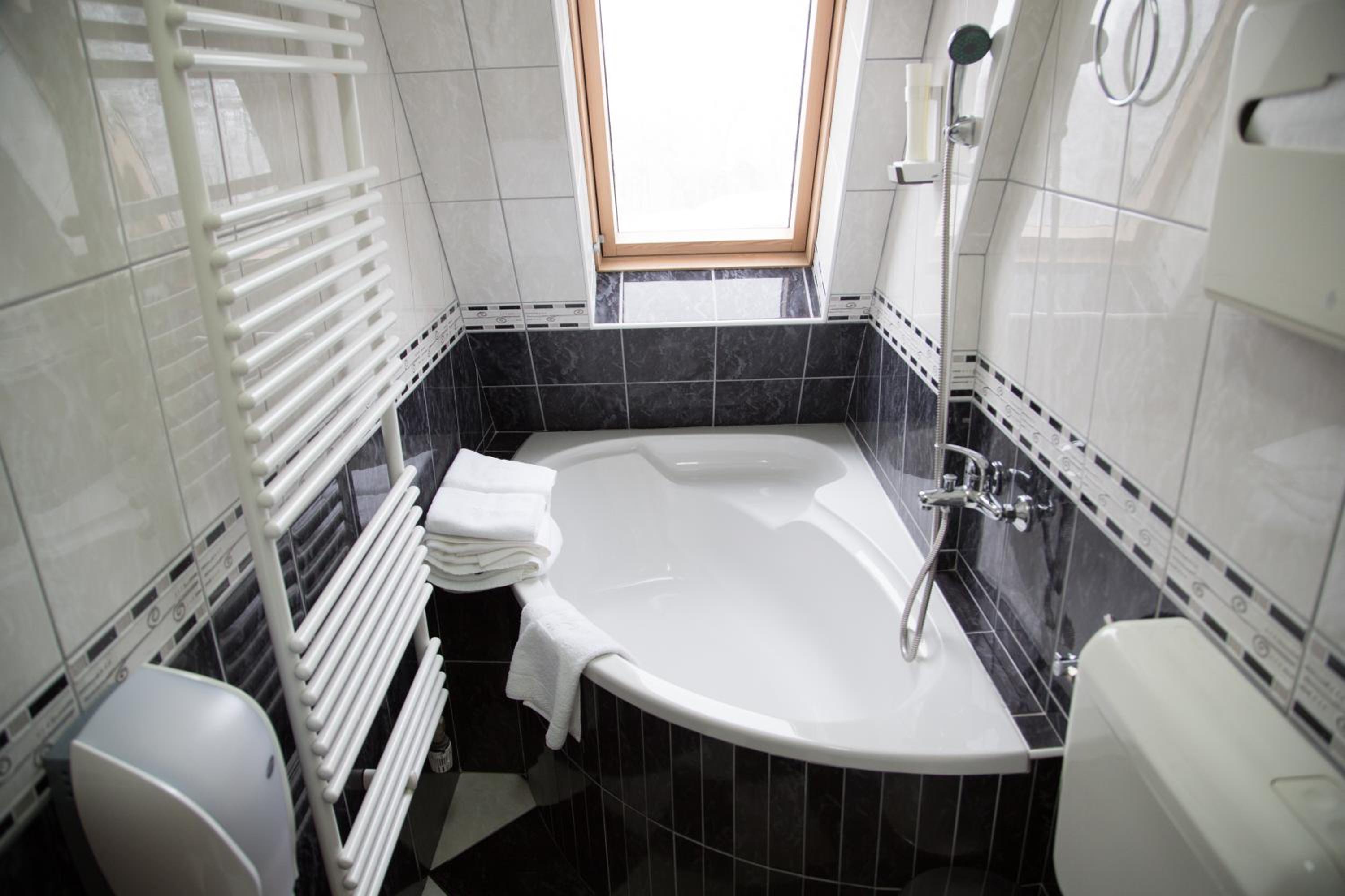 Deluxe Double Room with Balcony - Photo 5