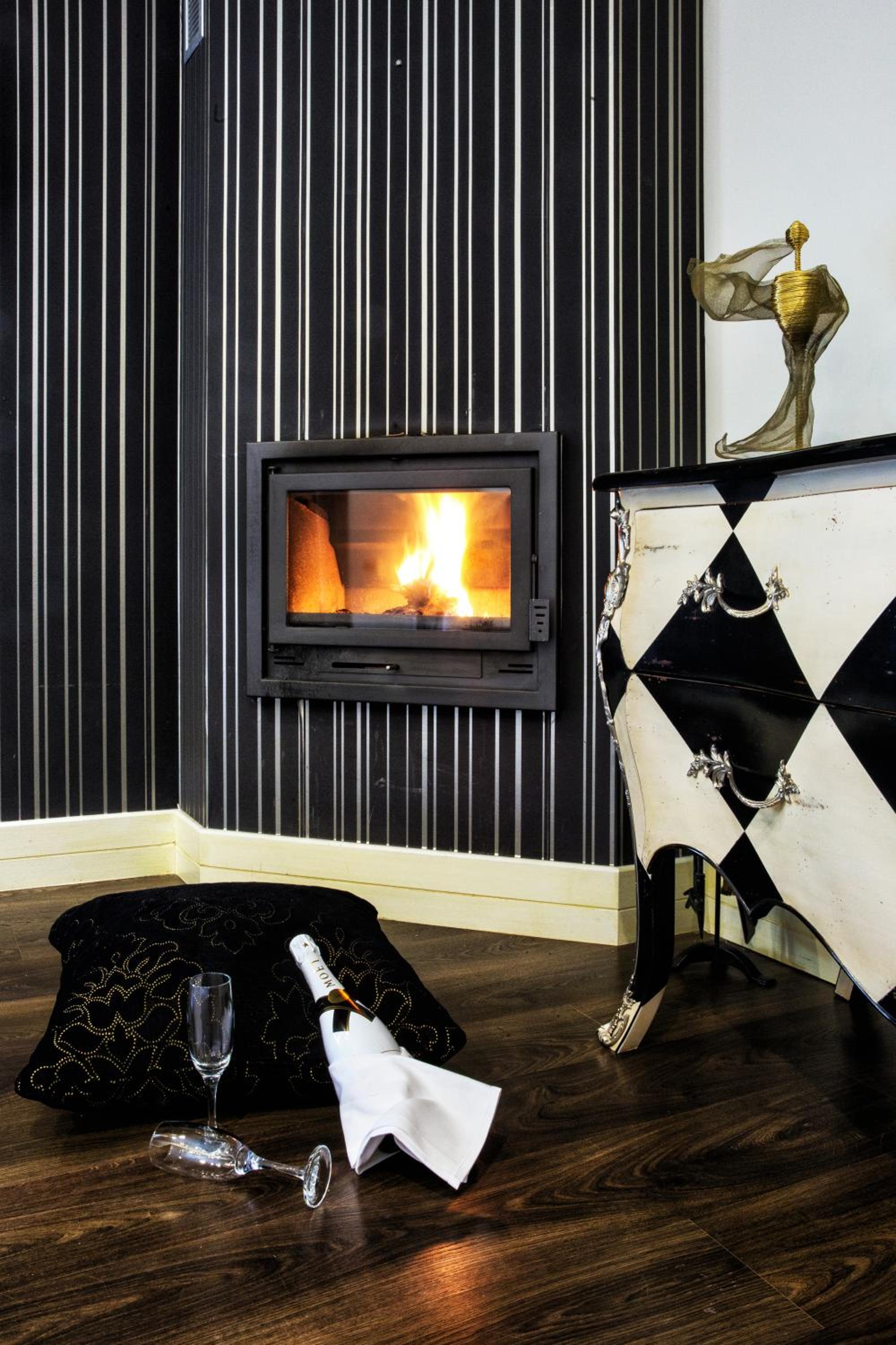 Executive Suite - Photo 10