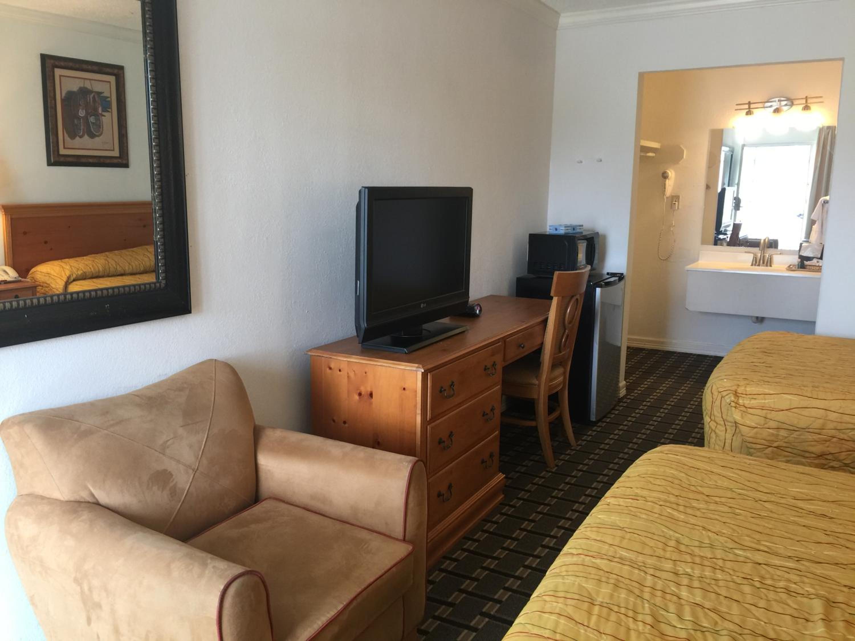Double Room with Two Double Beds - Photo 3
