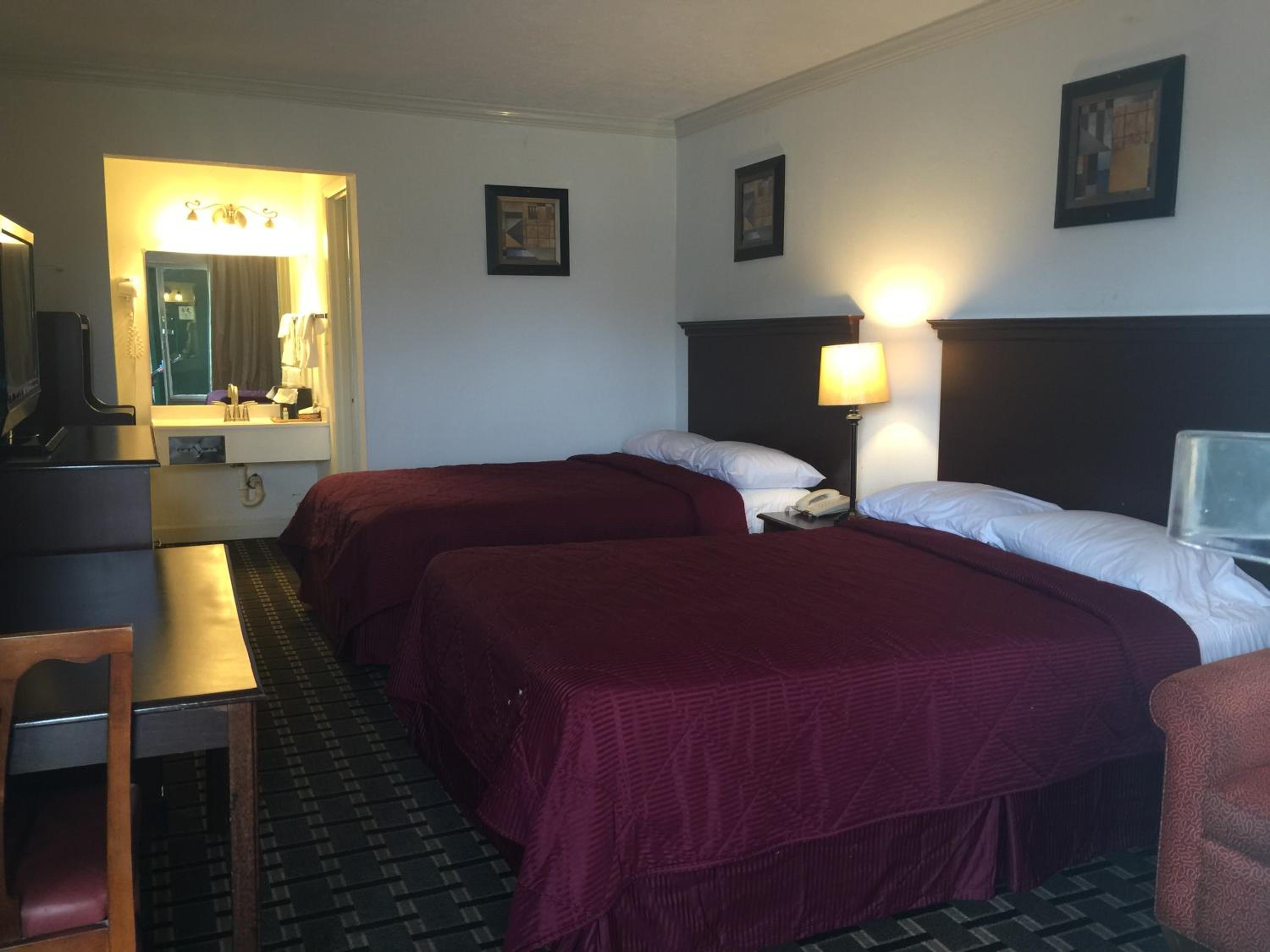Premium Double Room with Two Double Beds - Photo 4