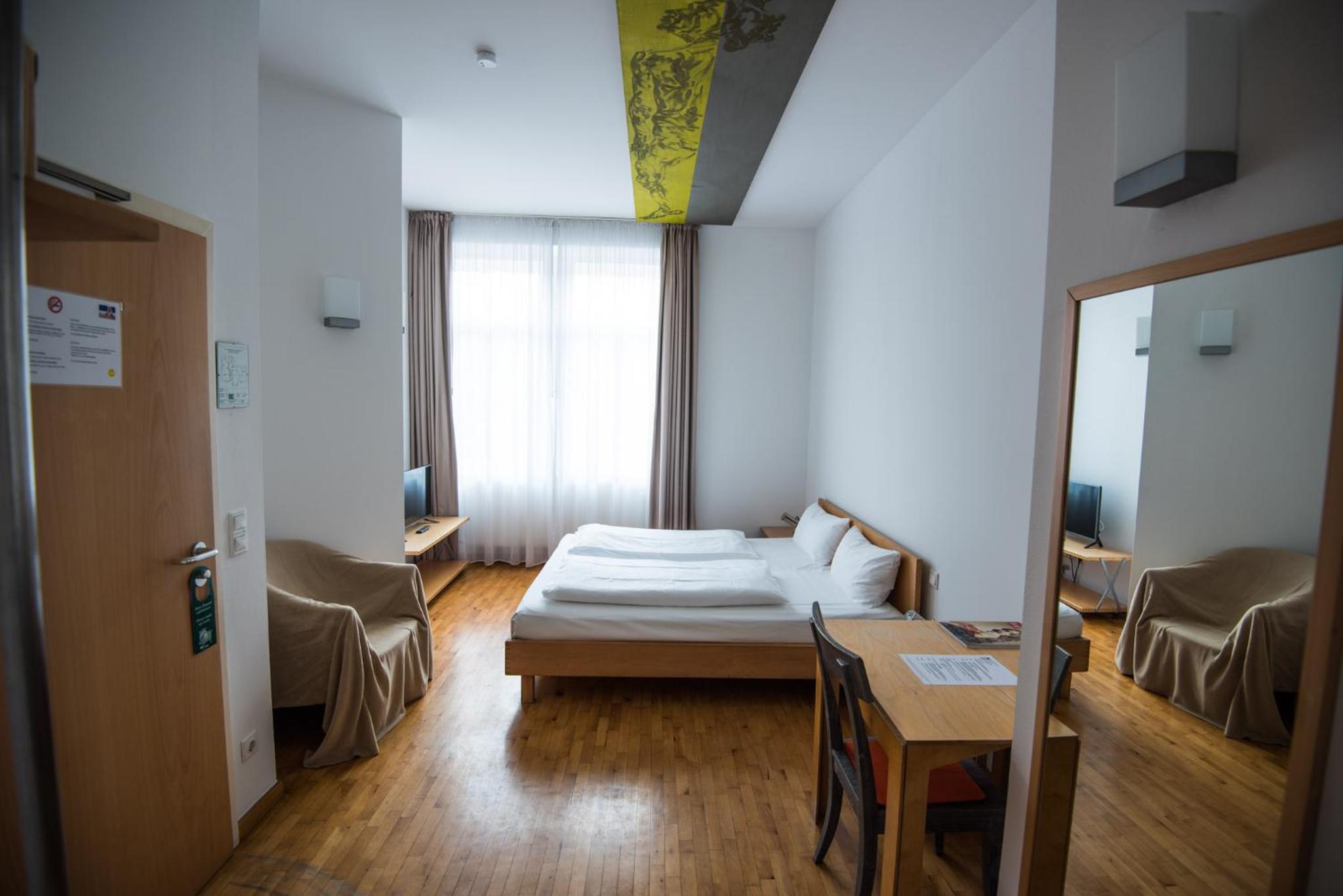 Double Room - Photo 7