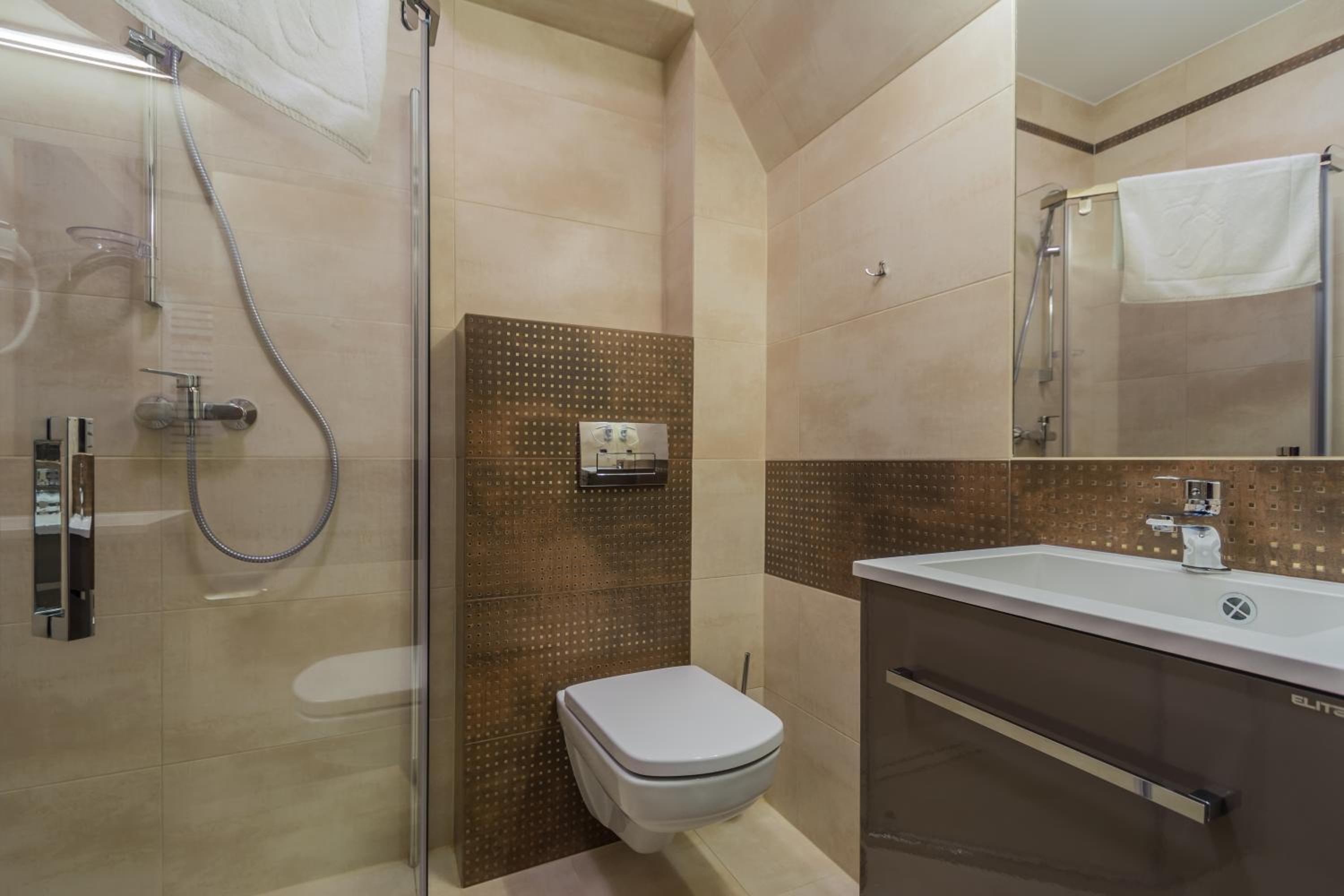 Quadruple Room - Photo 4