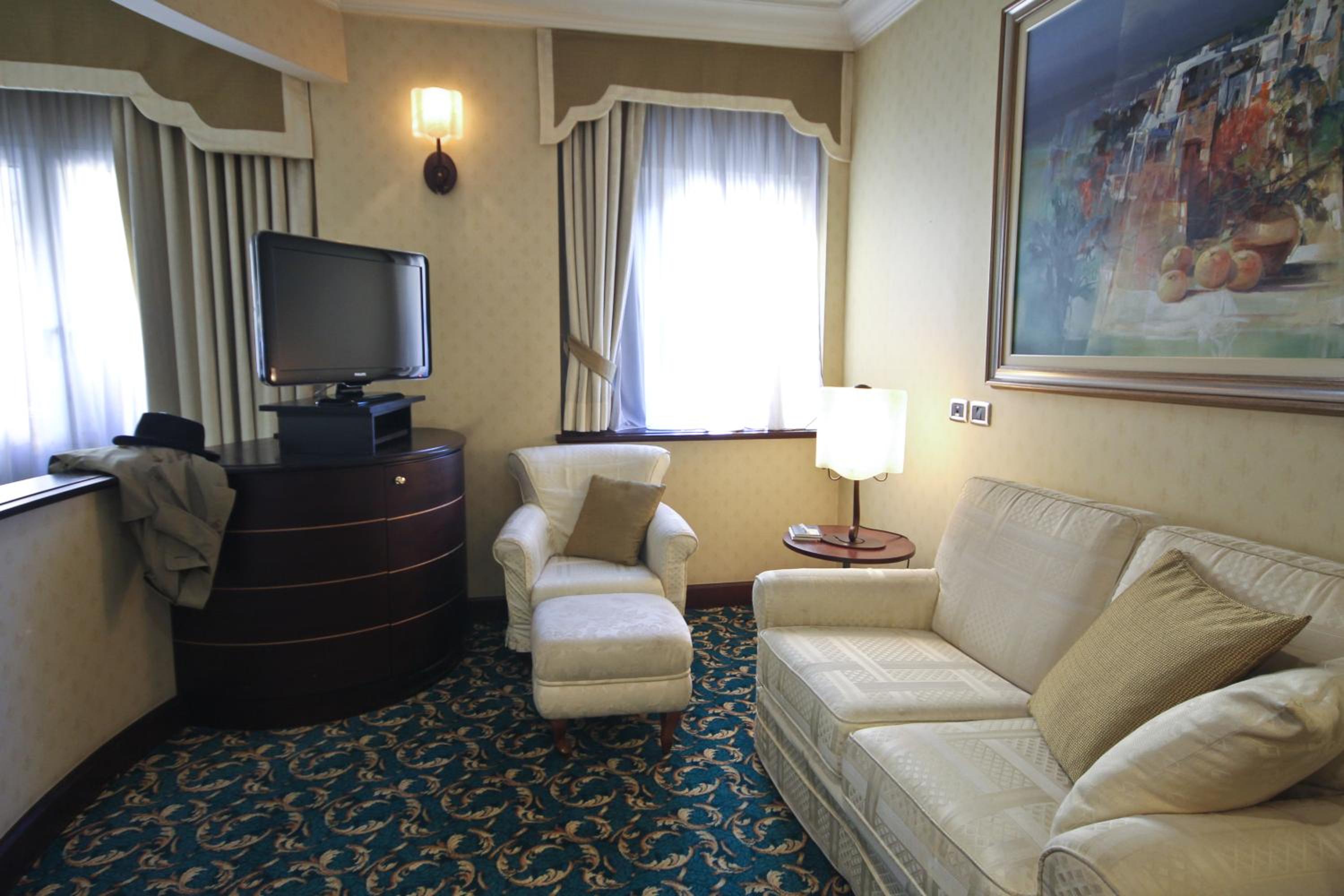 Deluxe Suite - Photo 2