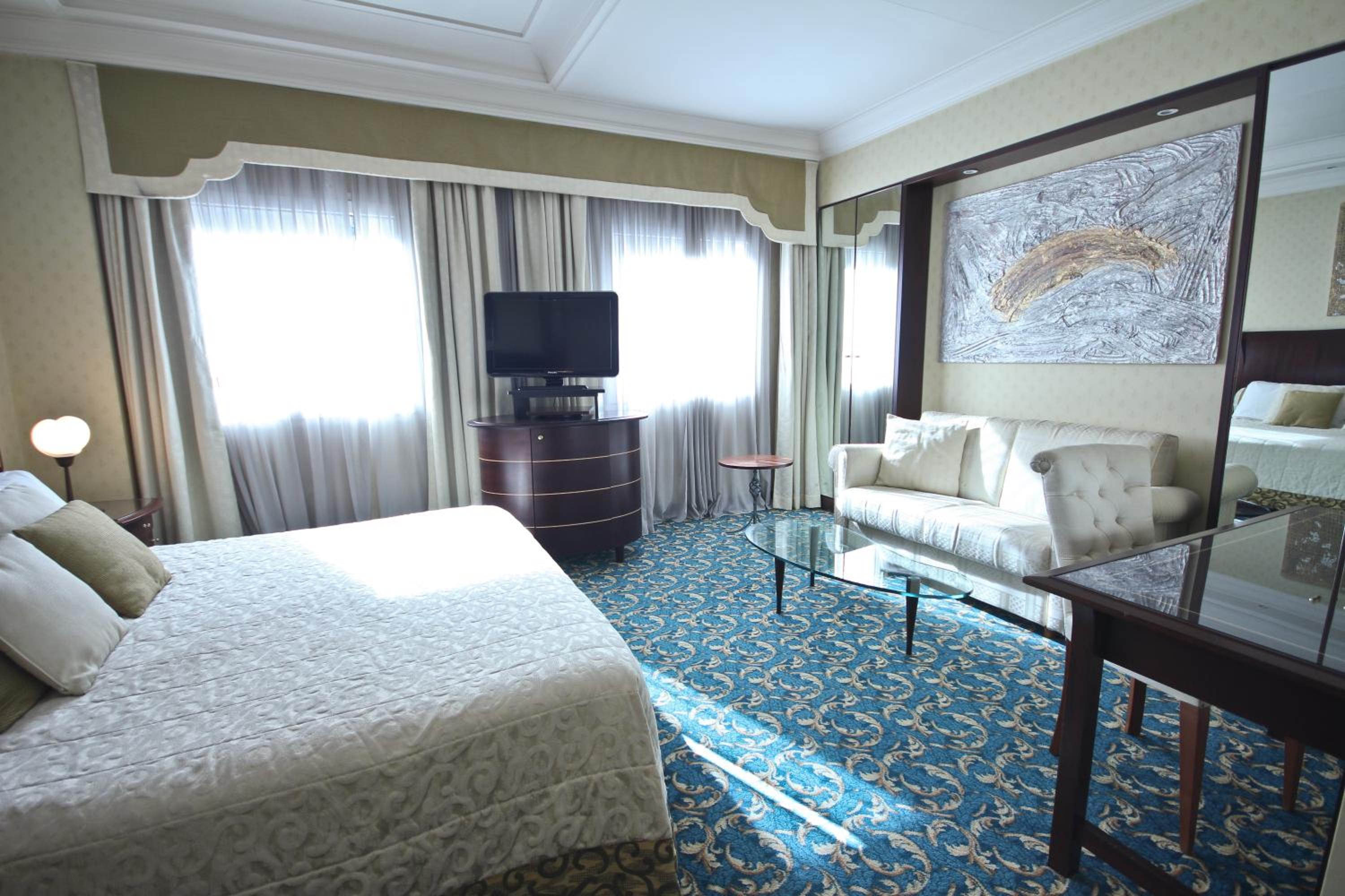 Deluxe Suite - Photo 4