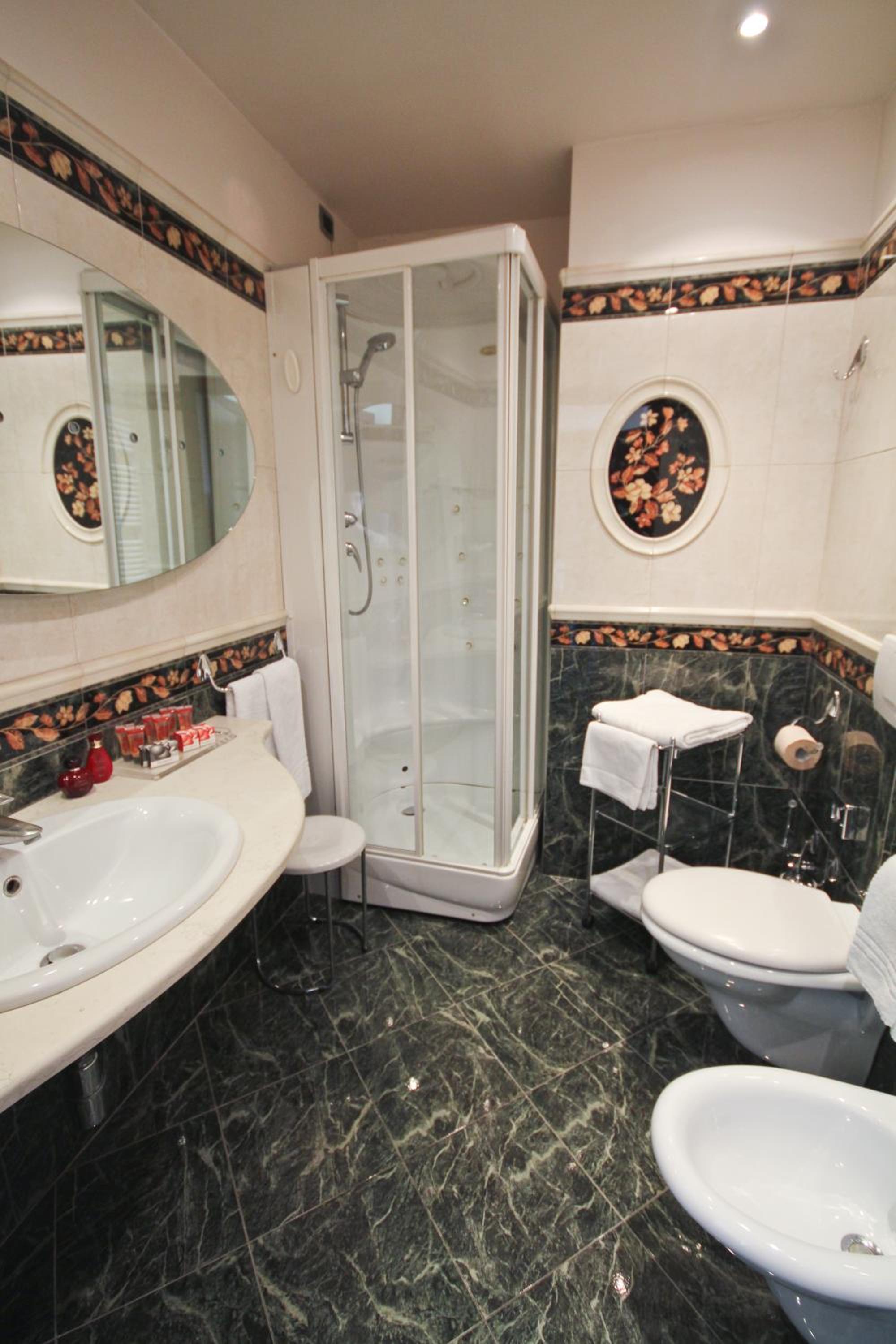 Deluxe Suite - Photo 3