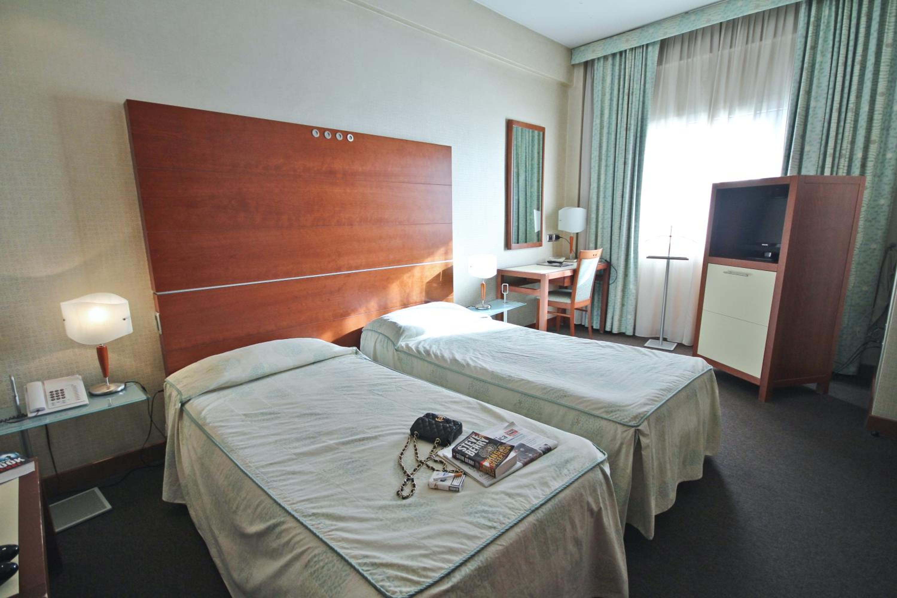 Twin Room - Photo 2