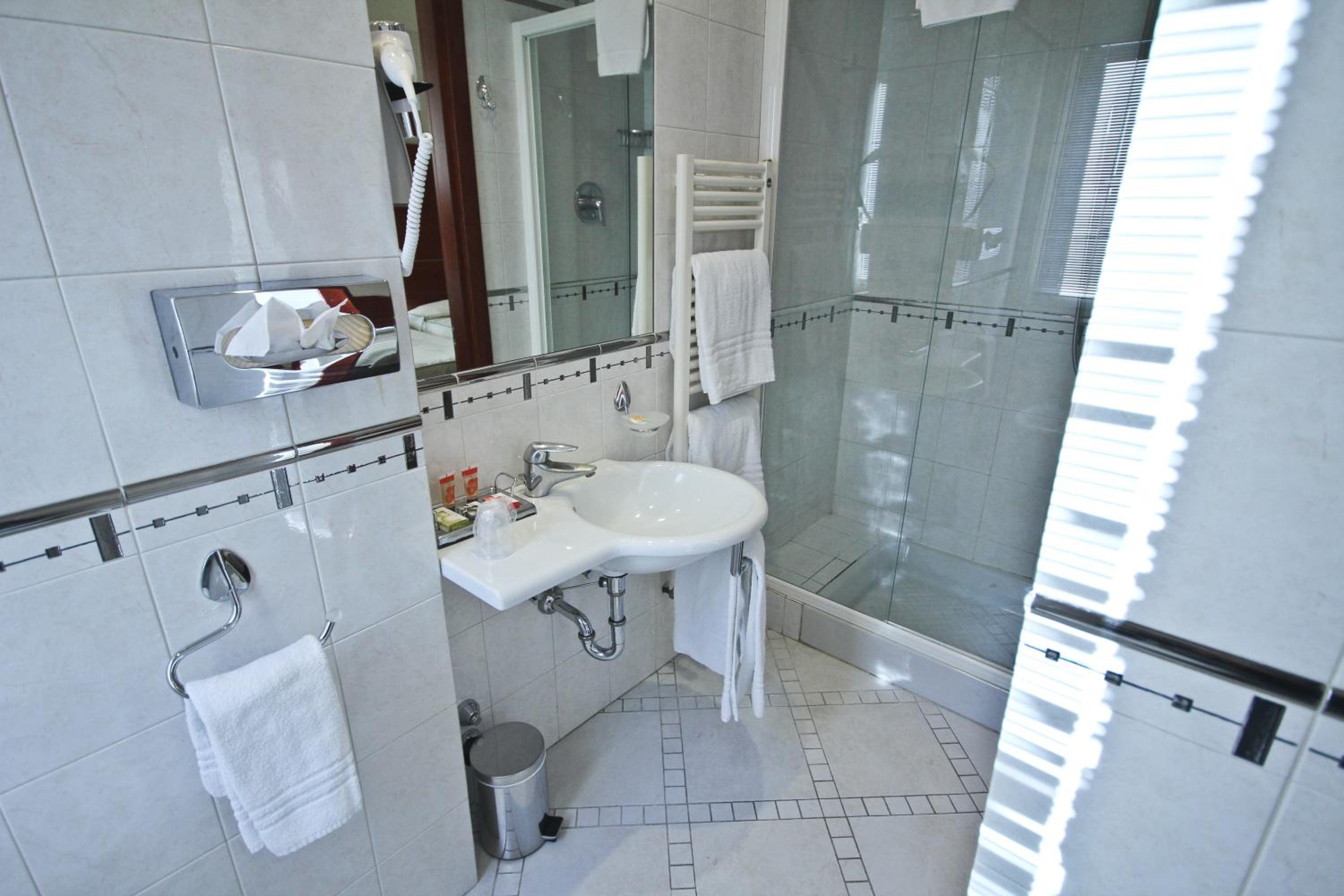 Twin Room - Photo 4