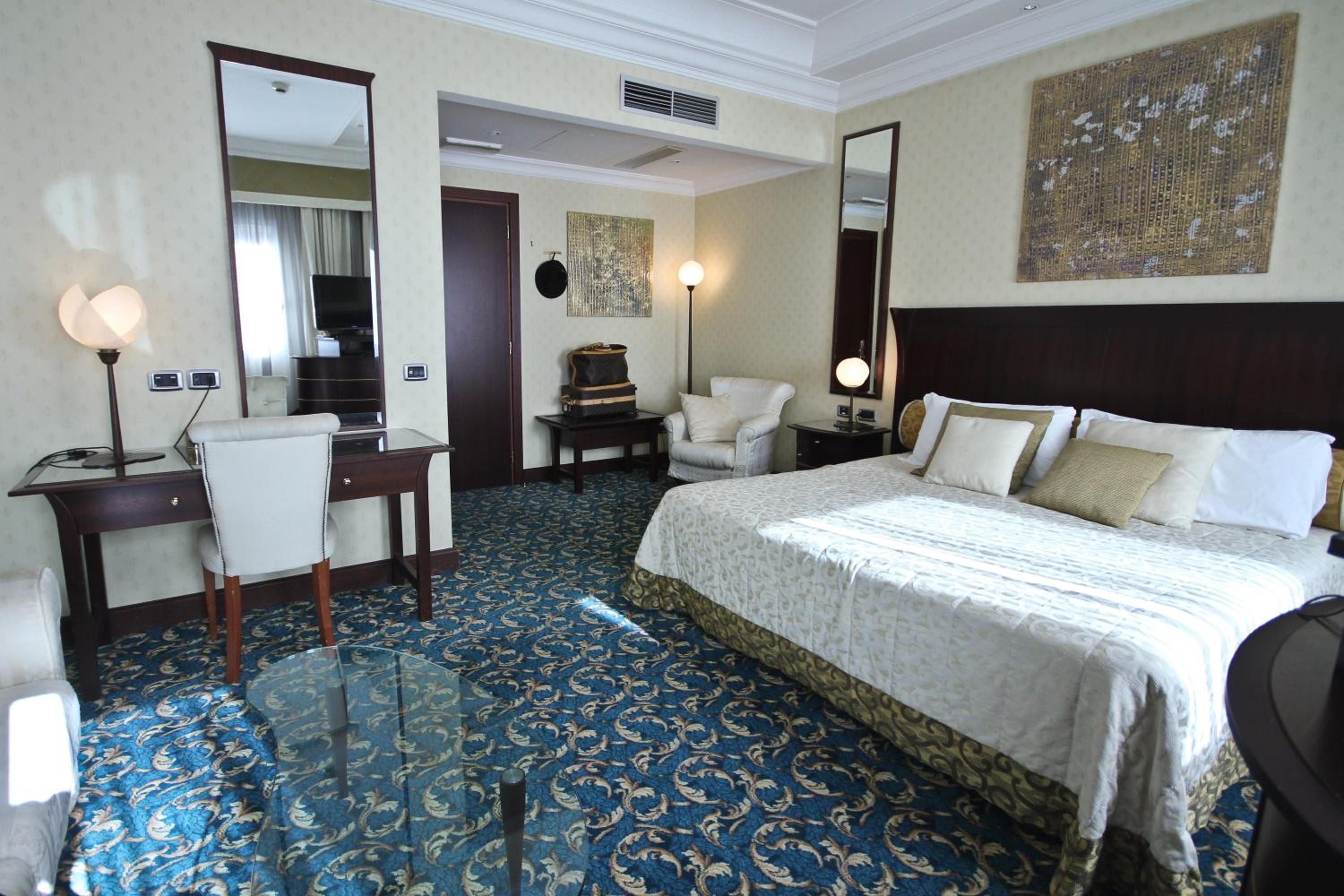 Deluxe Suite - Photo 1