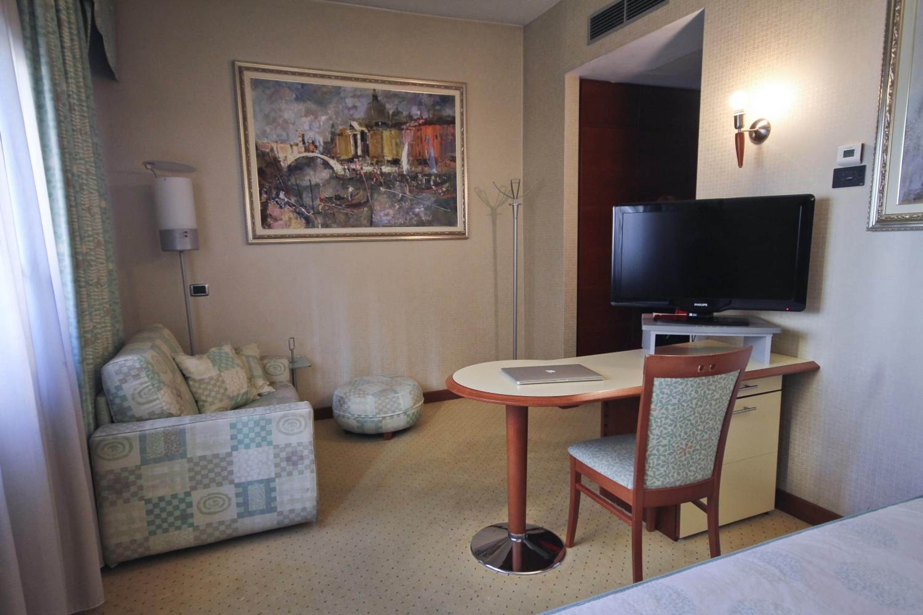 Double Room - Photo 5