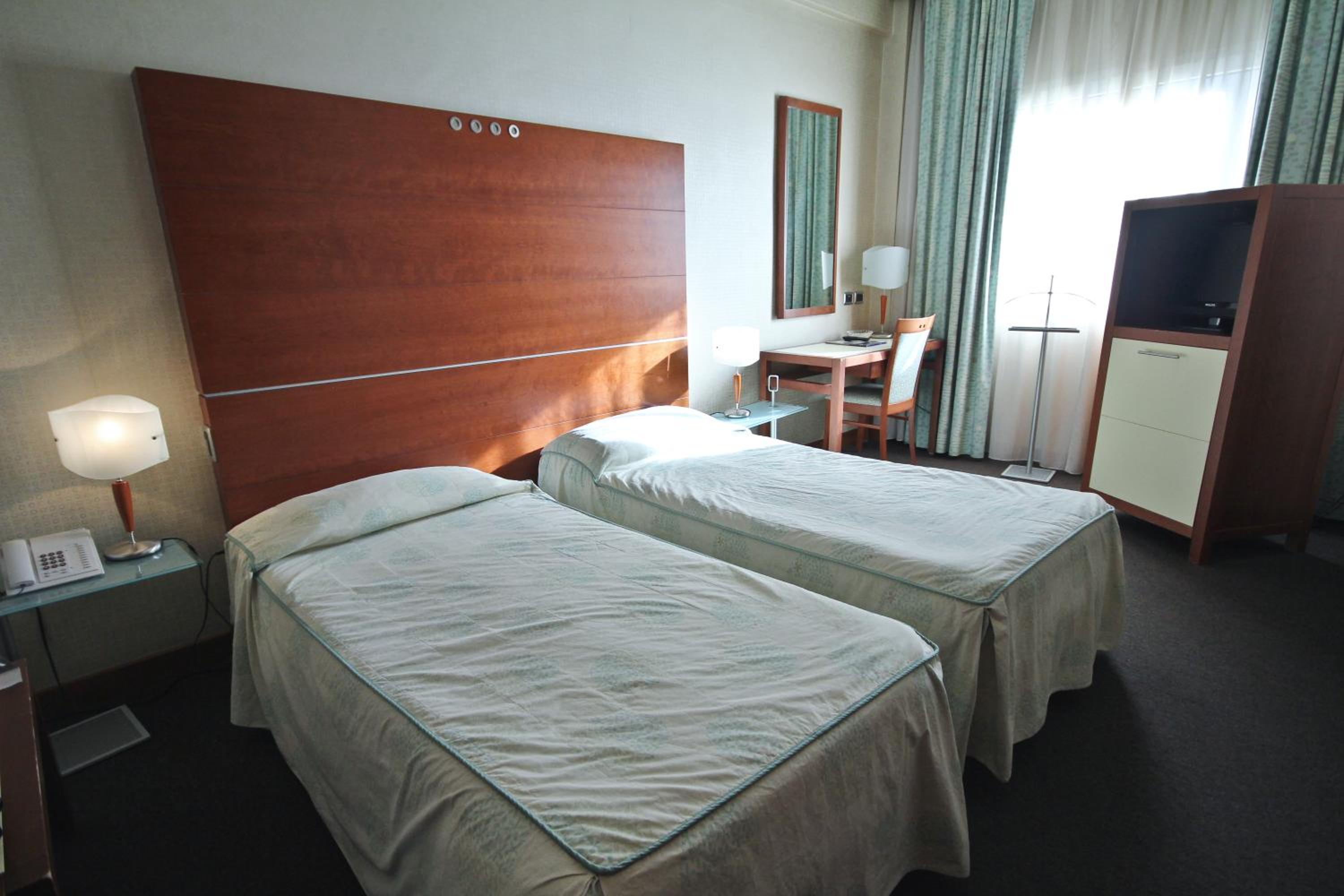 Twin Room - Photo 6
