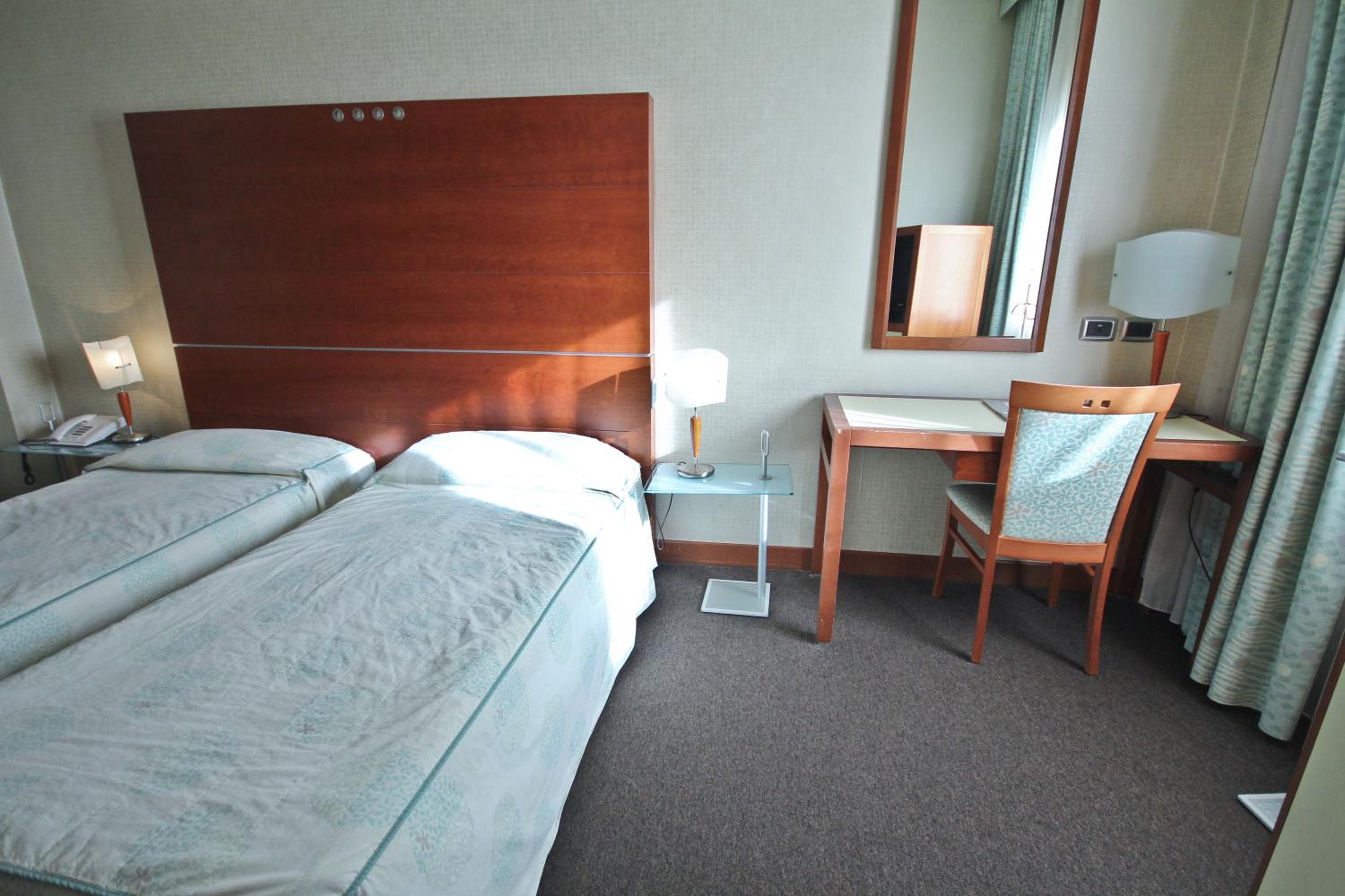 Twin Room - Photo 5