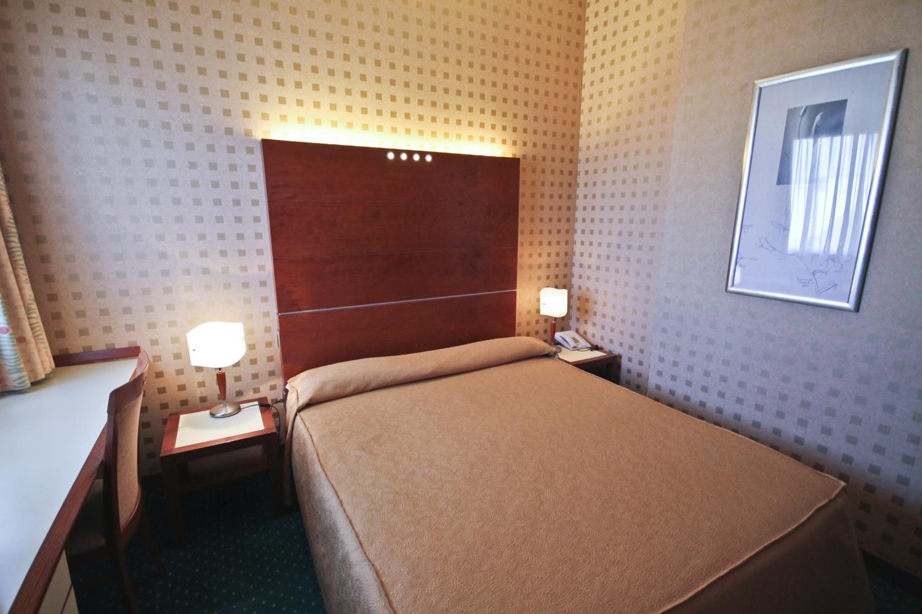 Double Room - Photo 8