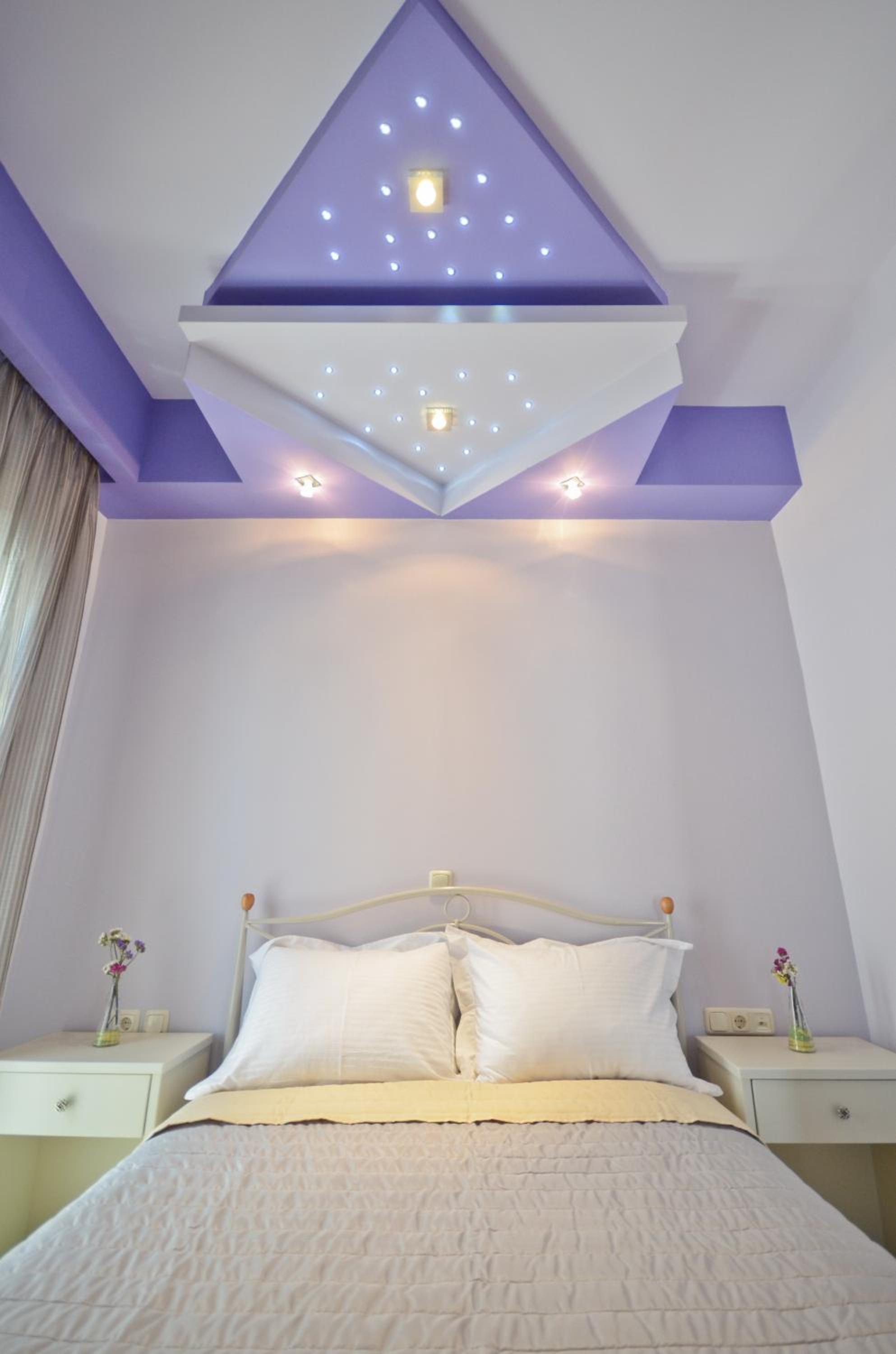 Family Room with Private Balcony - Photo 6