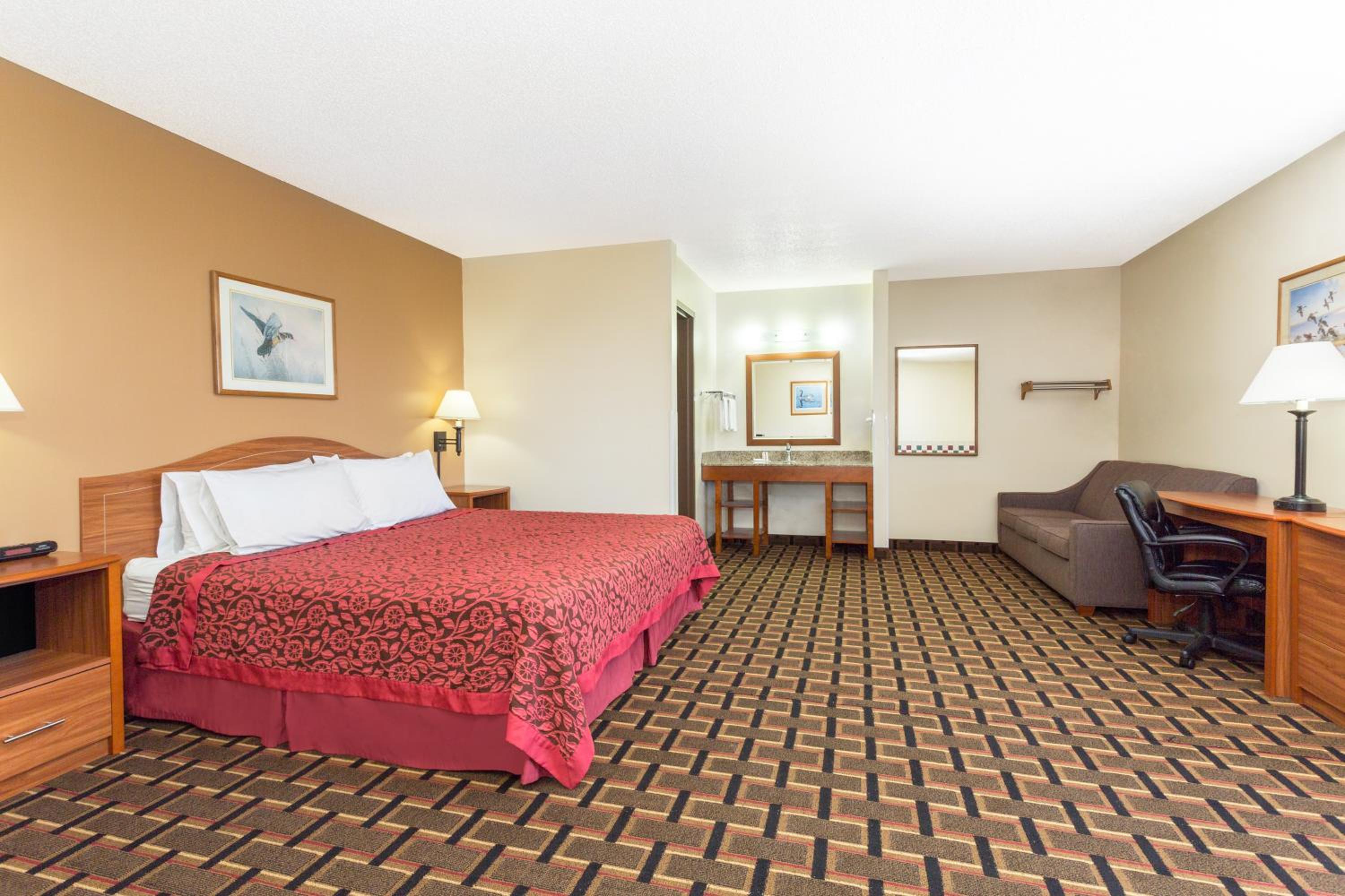 King Room - Non-Smoking - Photo 3