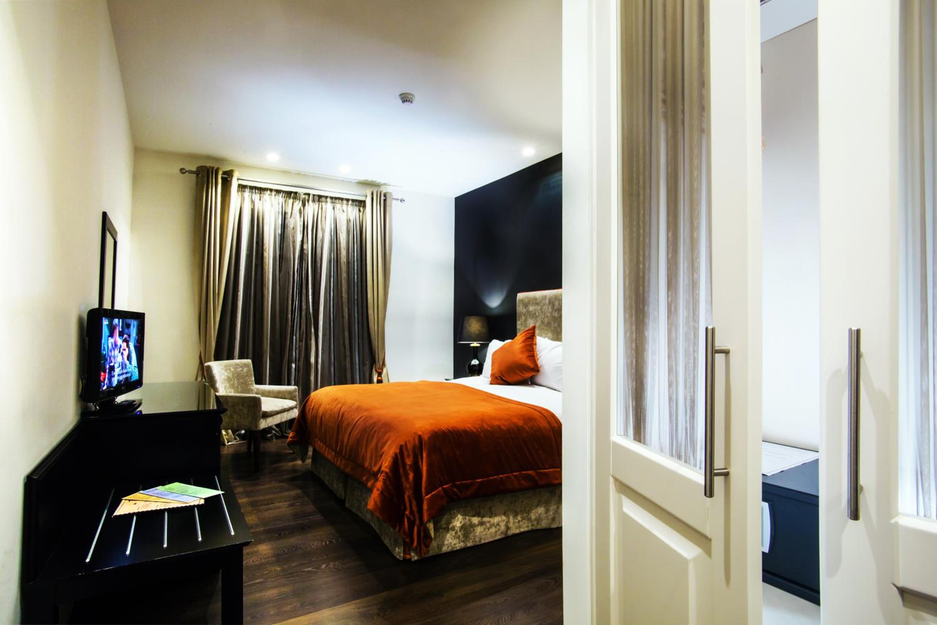 Deluxe Double Room - Photo 8