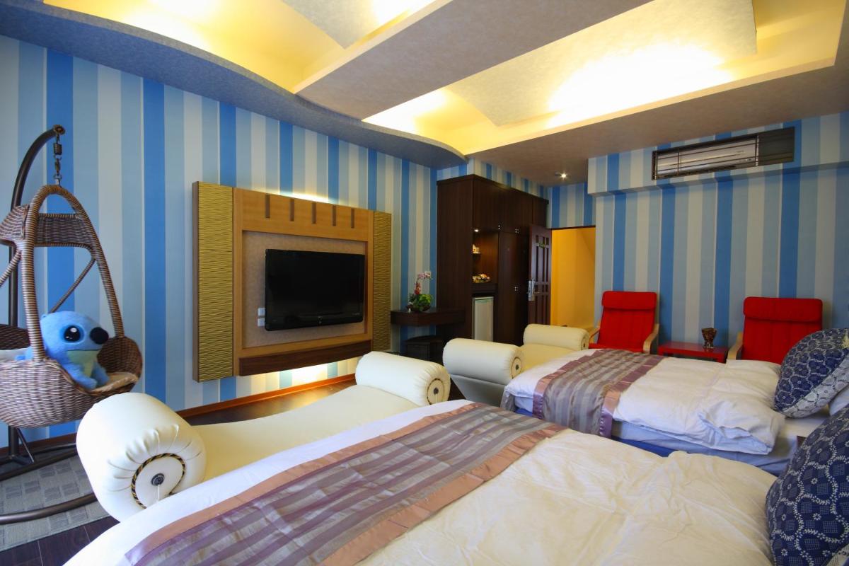 Quadruple Room with Balcony photo 3