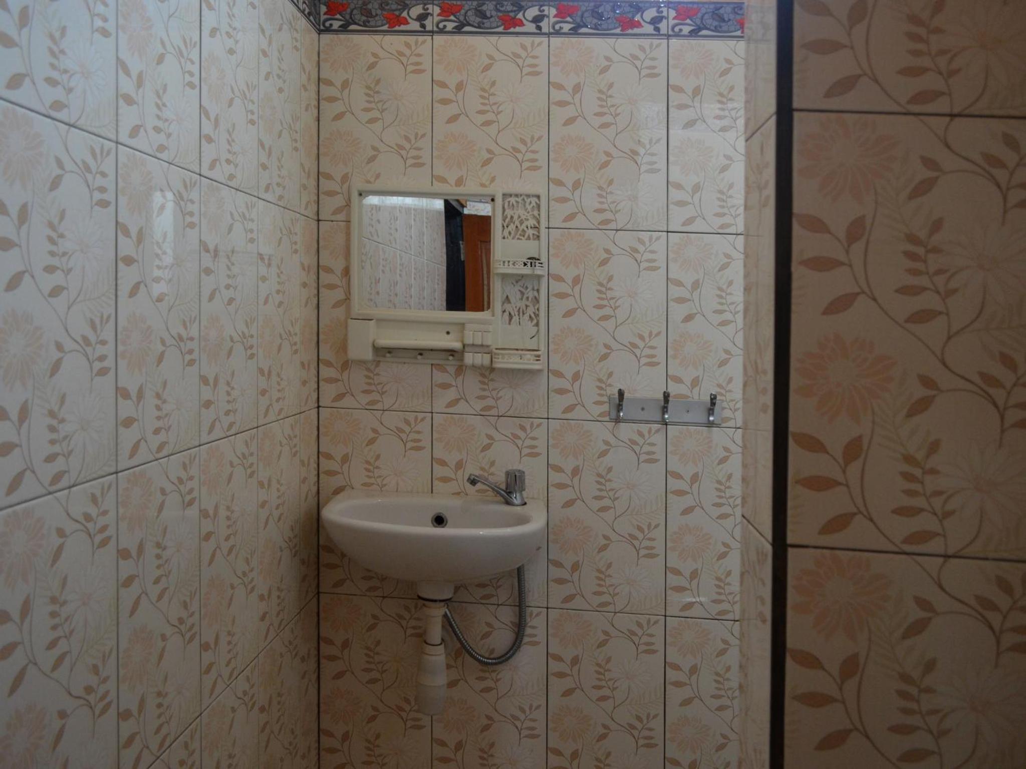 Standard Double Room - Photo 7