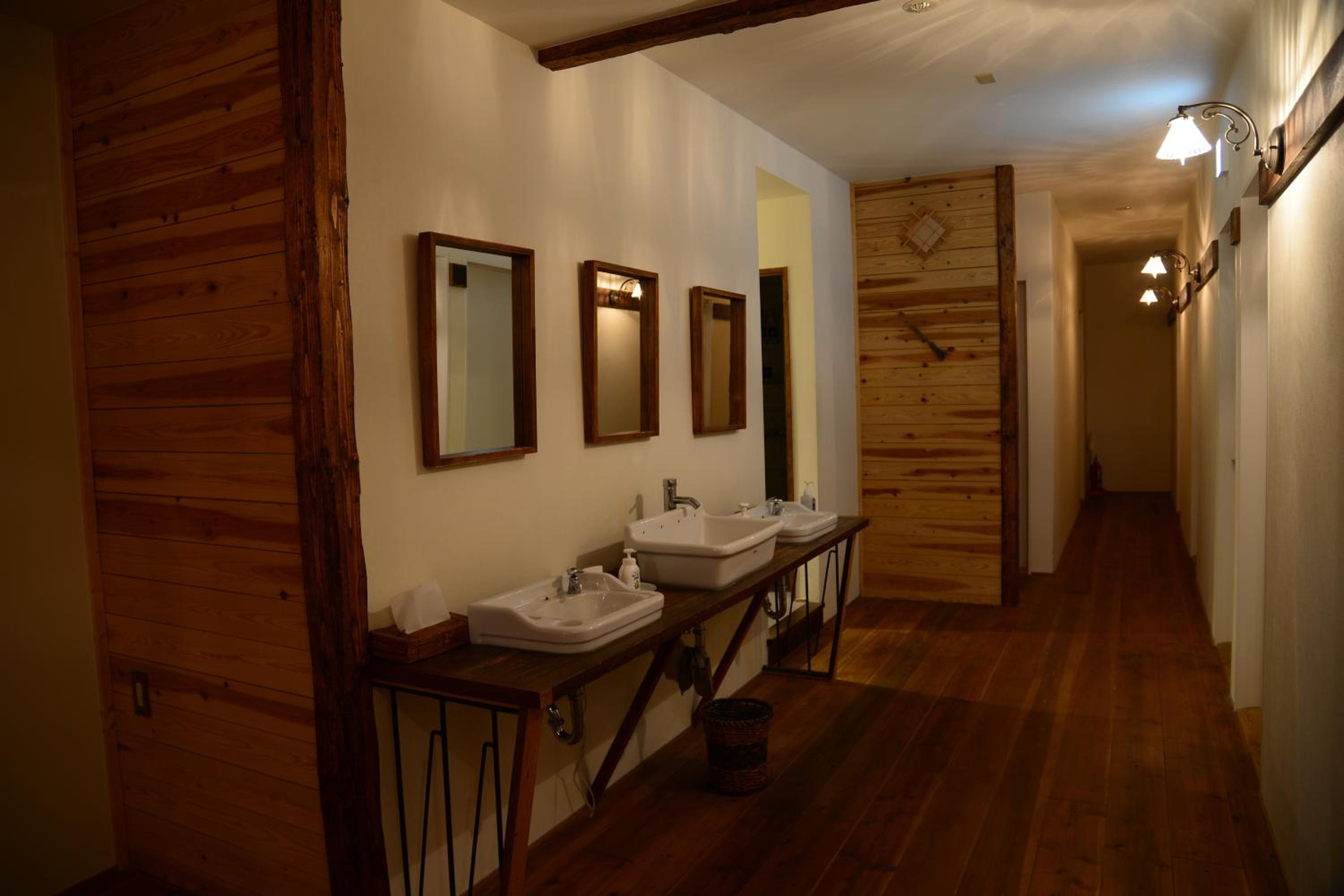 Family Room with Shared Bathroom photo 2