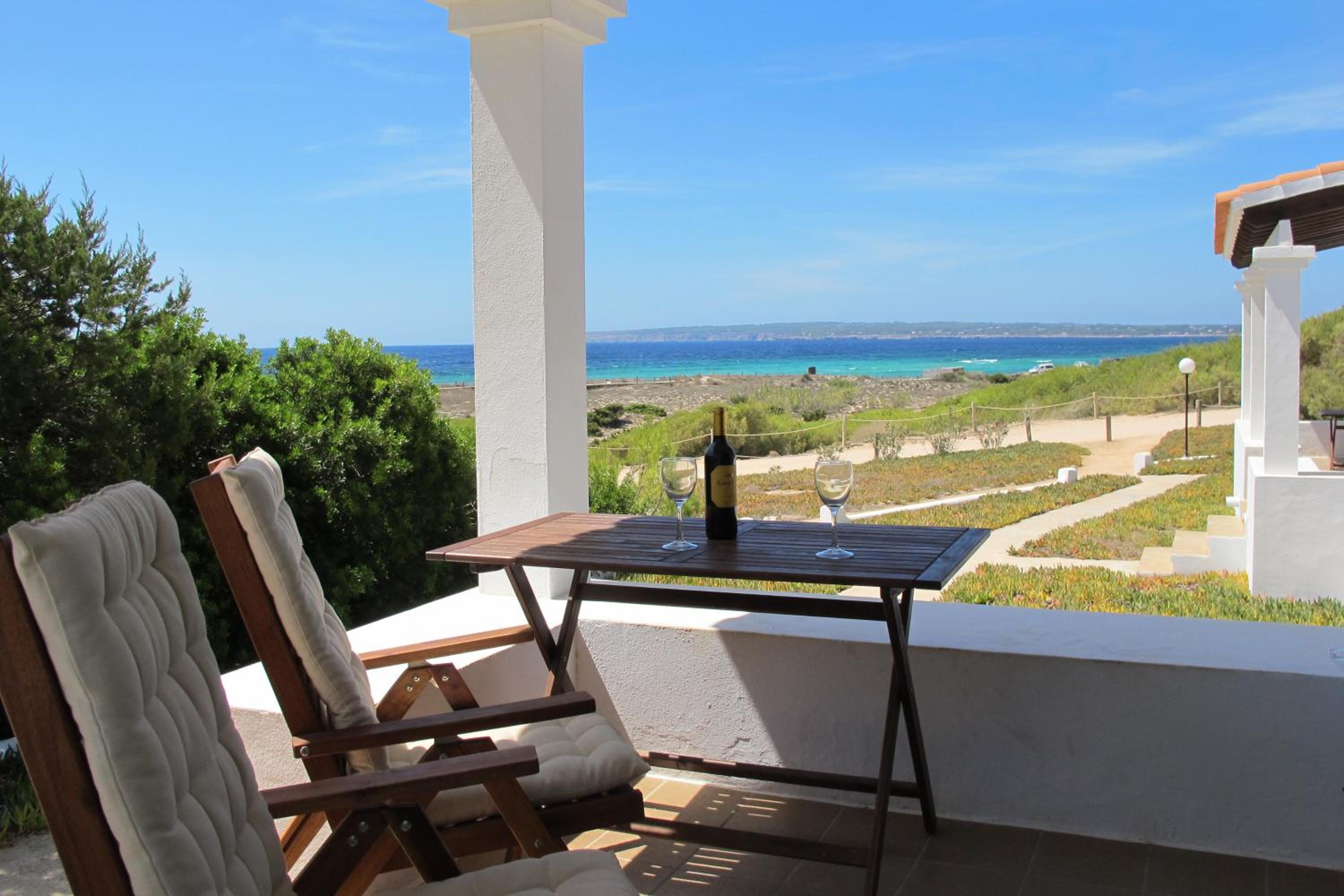 Deluxe Bungalow with Sea View - Photo 6