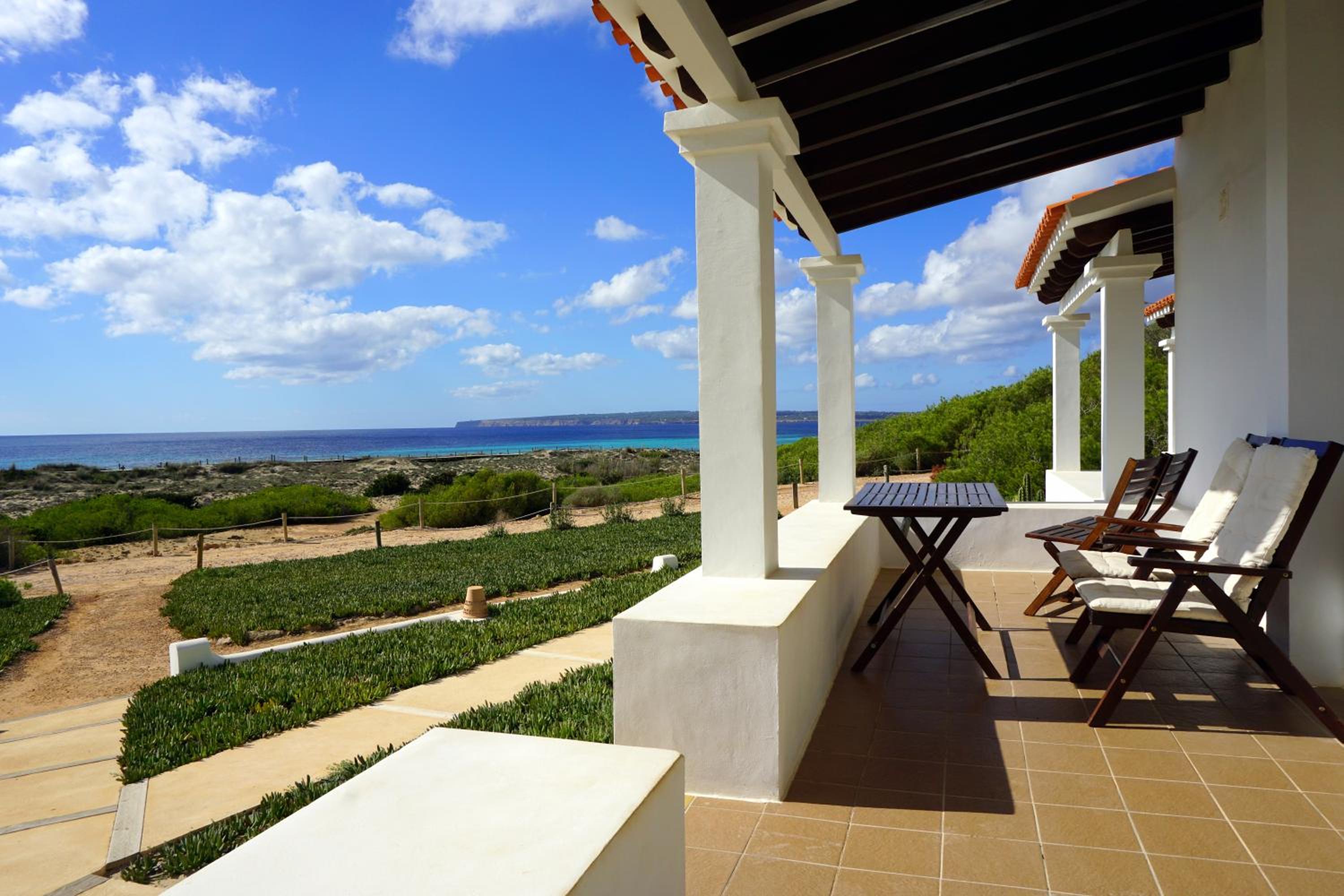 Deluxe Bungalow with Sea View - Photo 8
