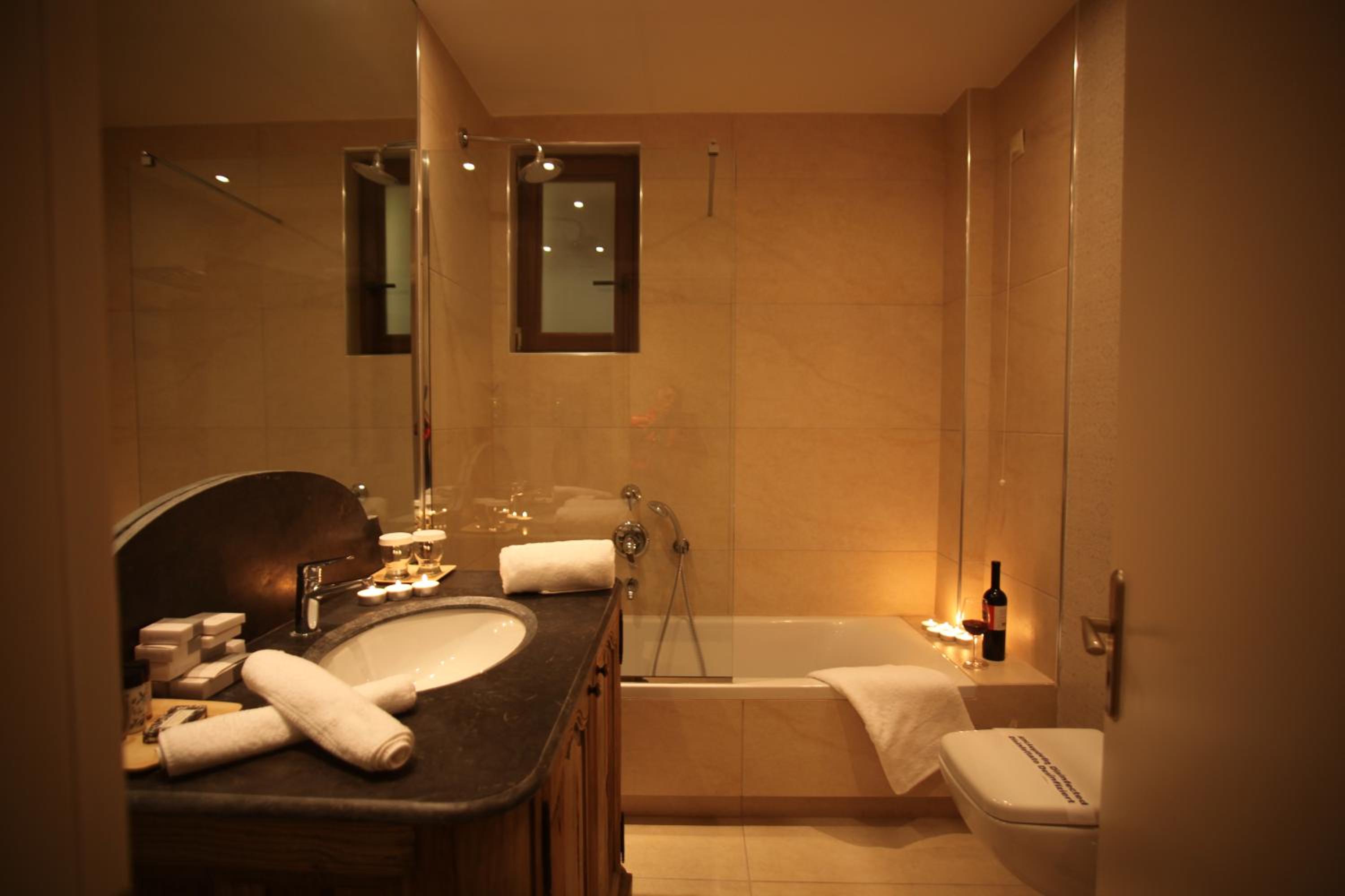 Executive Suite - Photo 6