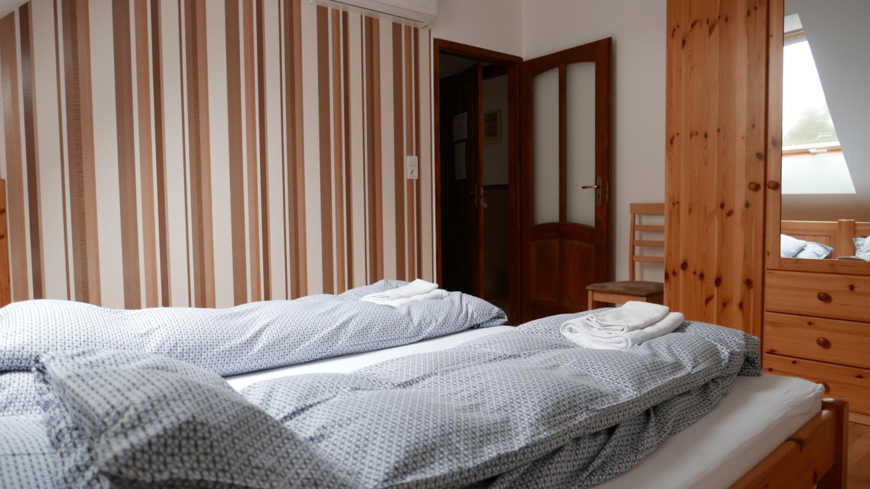 Small Twin Room - Photo 1