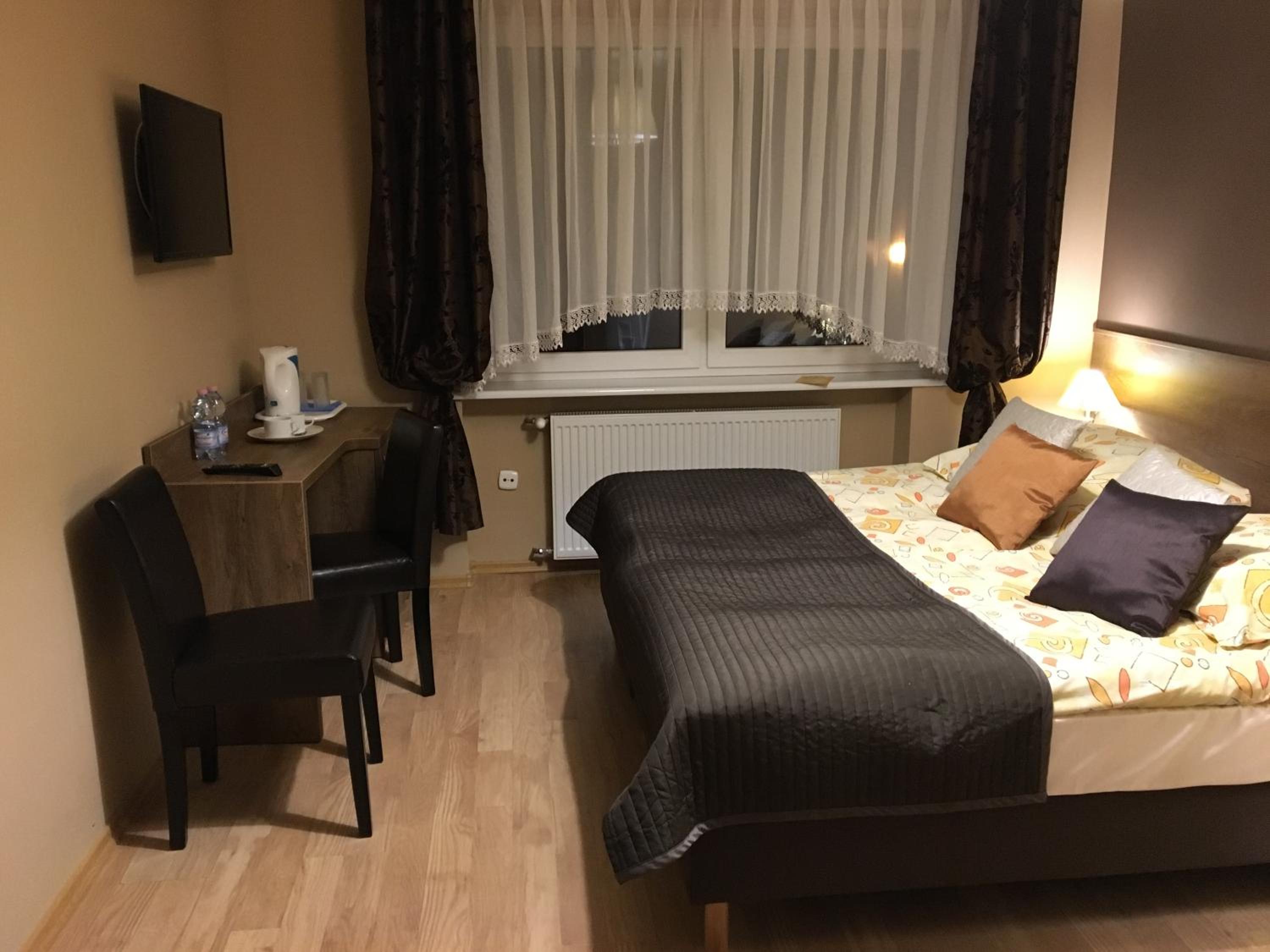 Standard Twin Room - Photo 4
