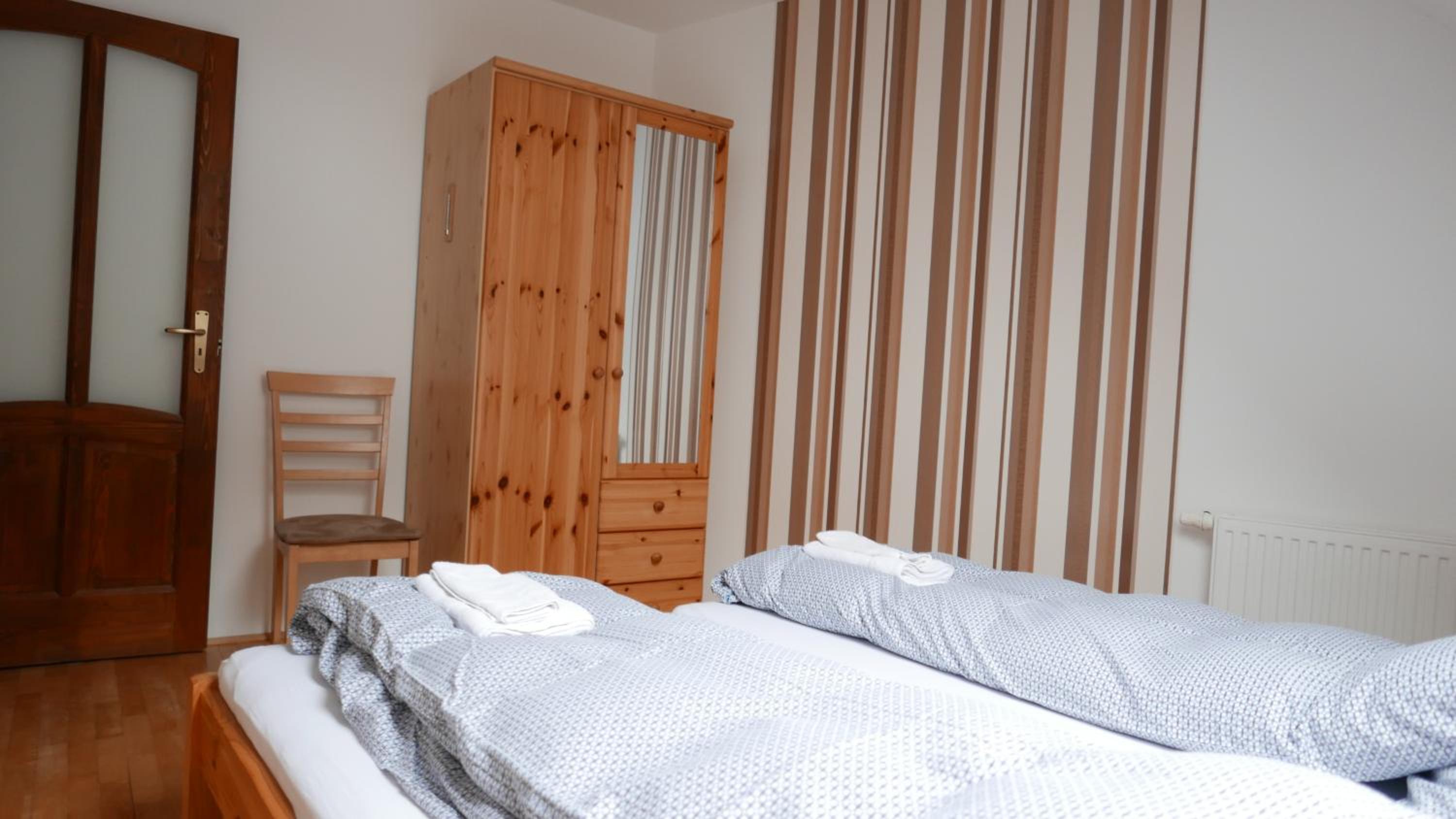 Small Twin Room - Photo 3