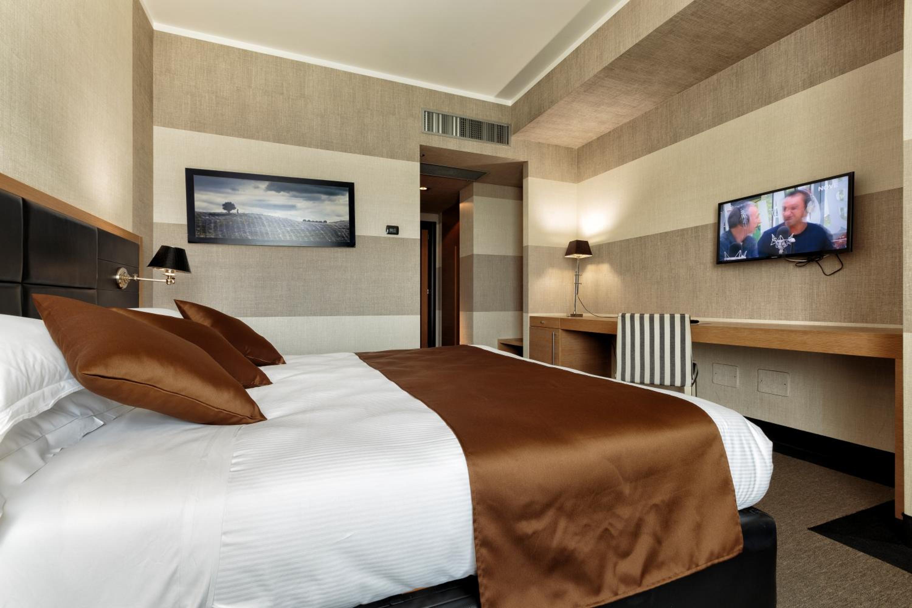 Standard Double Room - Photo 3