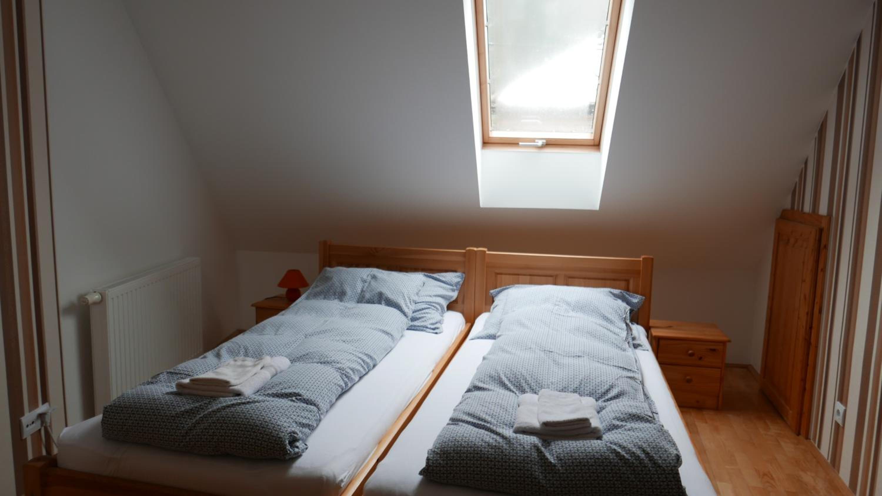 Small Twin Room - Photo 2