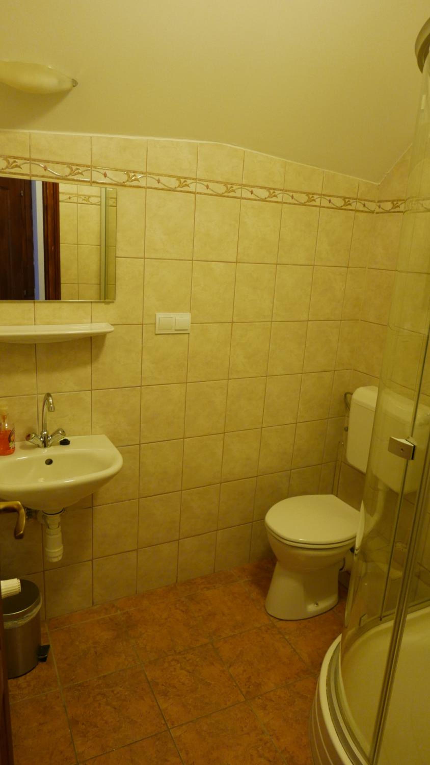 Small Twin Room - Photo 5
