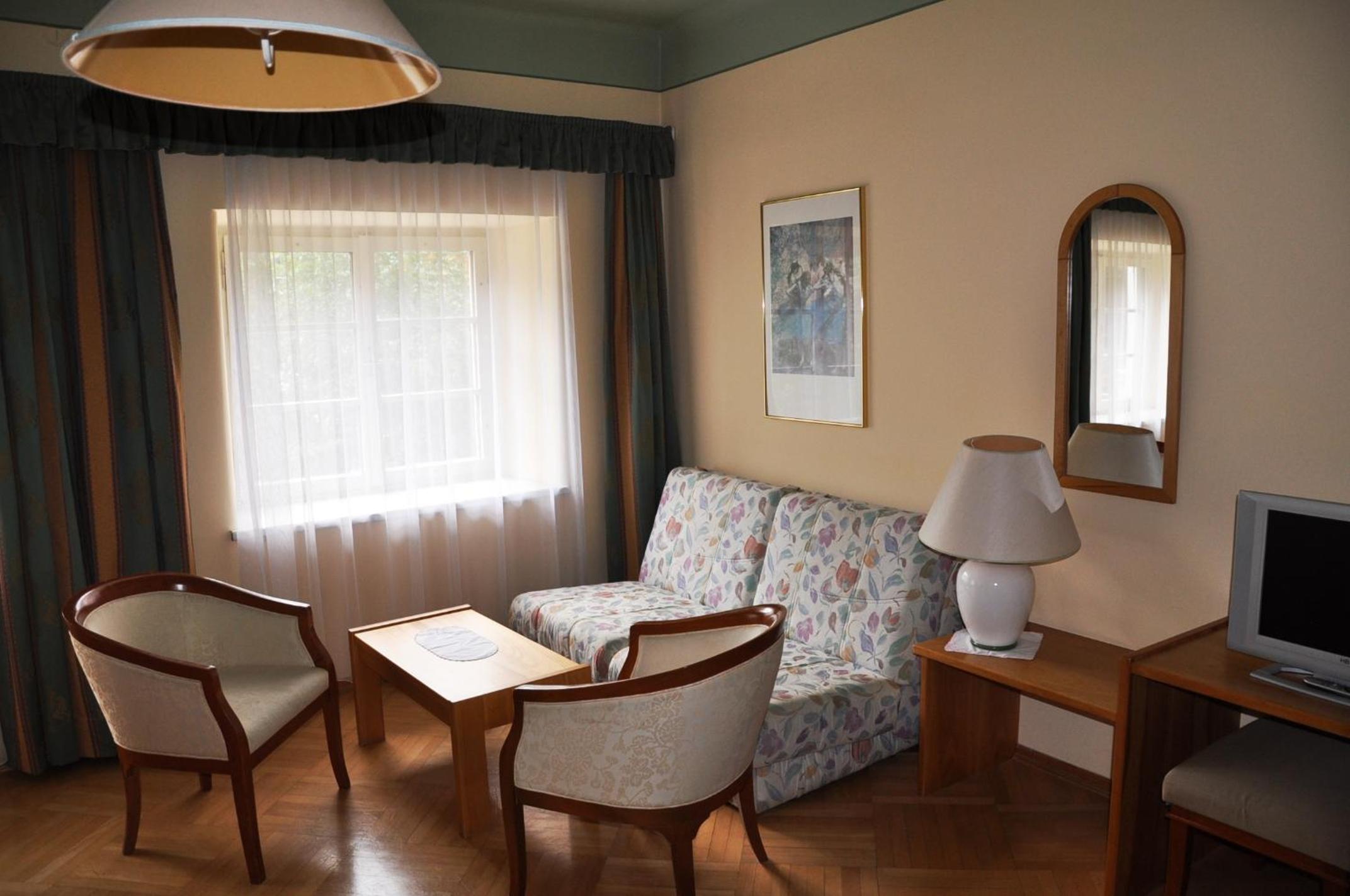 Double Room - Photo 5